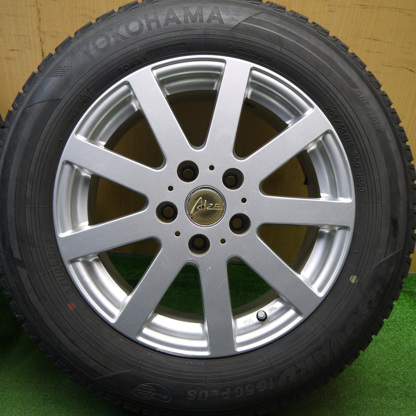 バリ溝!9.5分★スタッドレス 205/65R16 ヨコハマ アイスガード iG50 プラス ALZE 16インチ PCD114.3/5H★5043008Hス