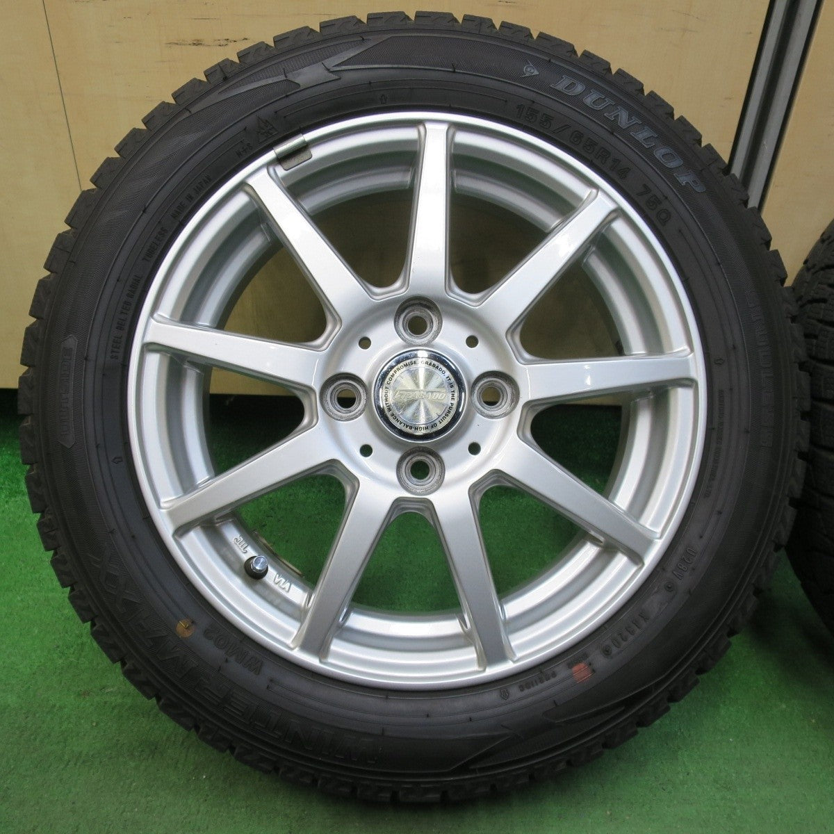 バリ溝!9.5分★スタッドレス 155/65R14 ダンロップ ウインターマックス WM02 GRABADO 14インチ PCD100/4H★5011813イス