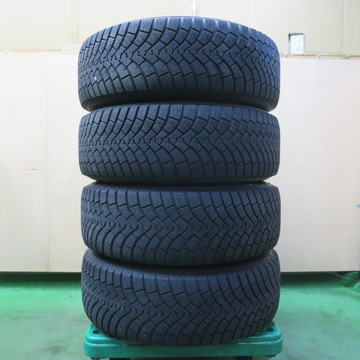 バリ溝!9分★スタッドレス 215/65R16 ファルケン エスピア W-ACE FEID 16インチ PCD114.3/5H★5072805イス