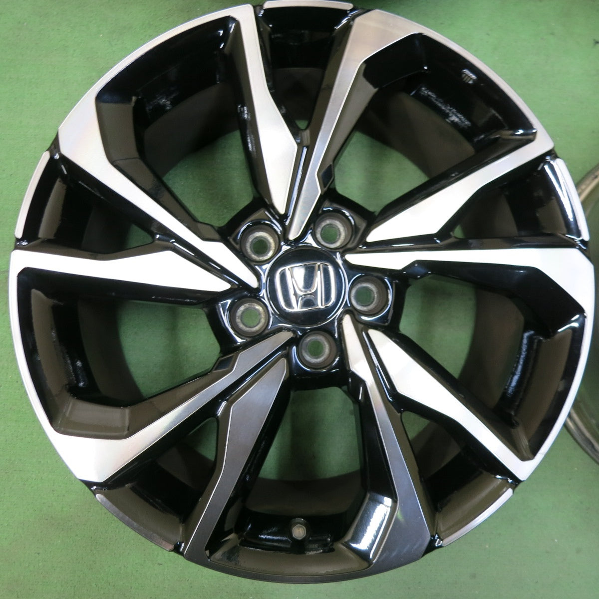キレイ★ホンダ FK7 シビック 純正 ホイール 18インチ 18×8J PCD114.3/5H★5041811SYホ