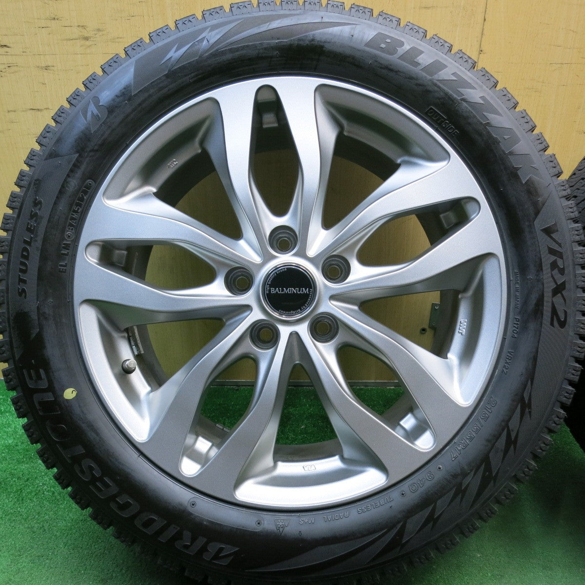 バリ溝!22年!キレイ!9.5分★スタッドレス 215/55R17 ブリヂストン ブリザック VRX2 BALMINUM バルミナ 17インチ PCD114.3/5H★5070109HAス