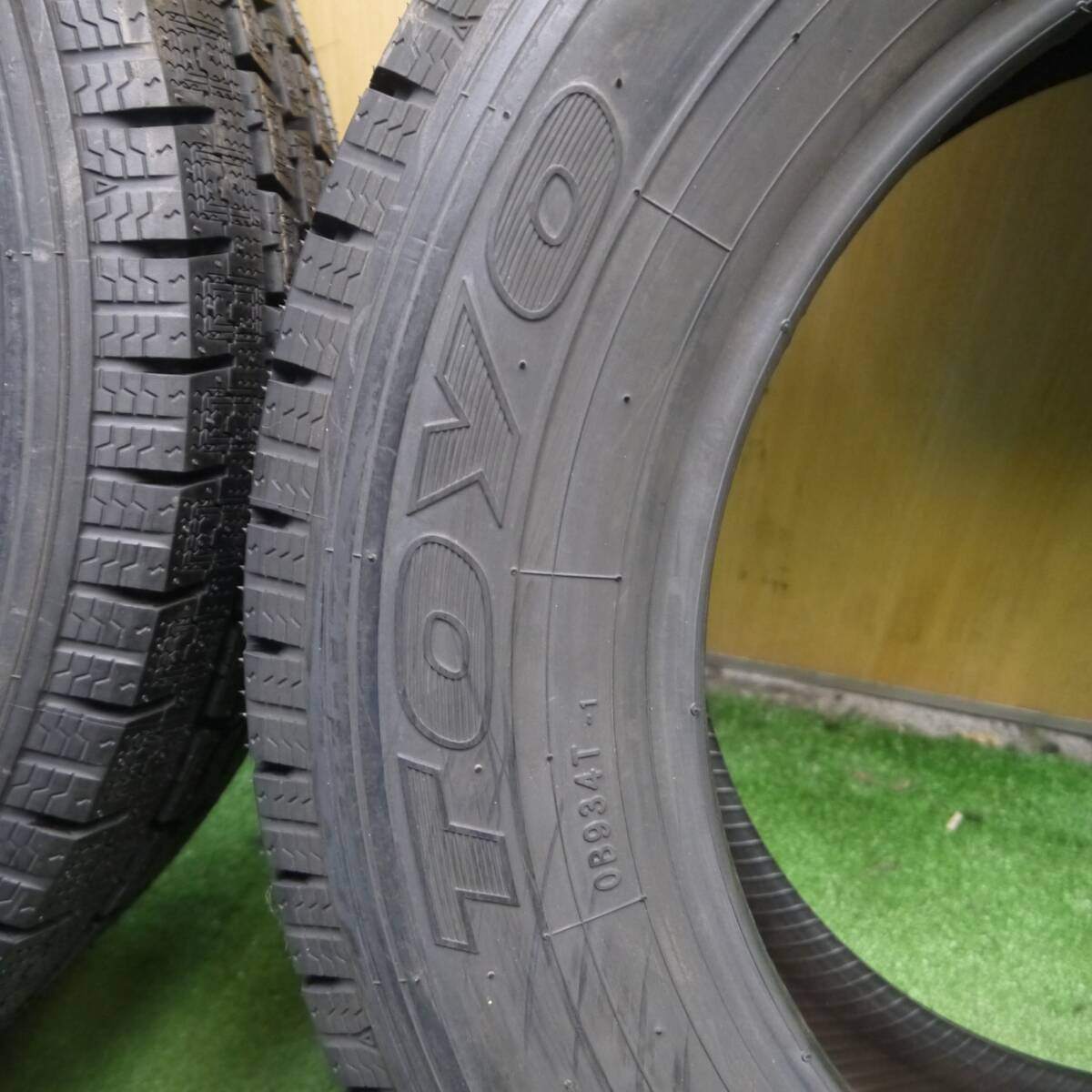 未使用★スタッドレス 195/65R15 トーヨー オブザーブ 934 タイヤ 15インチ ノア ヴォクシー プリウス 等★4031805Hスタ