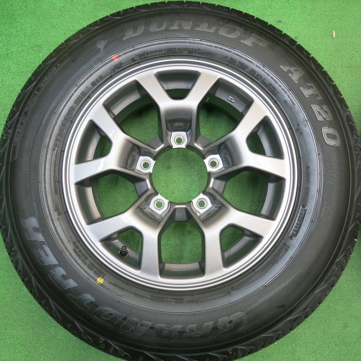 新車外し!24年★スズキ JB74 W ジムニー シエラ 純正 195/80R15 ダンロップ AT20 グラントレック 15インチ PCD139.7/5H★5051801HAノ