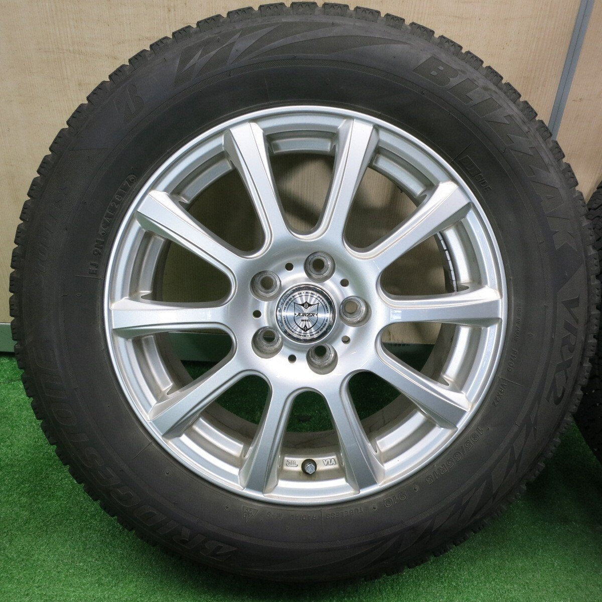 キレイ★スタッドレス 195/65R15 ブリヂストン ブリザック VRX2 JOKER ジョーカー 15インチ PCD114.3/5H★4121811TNス