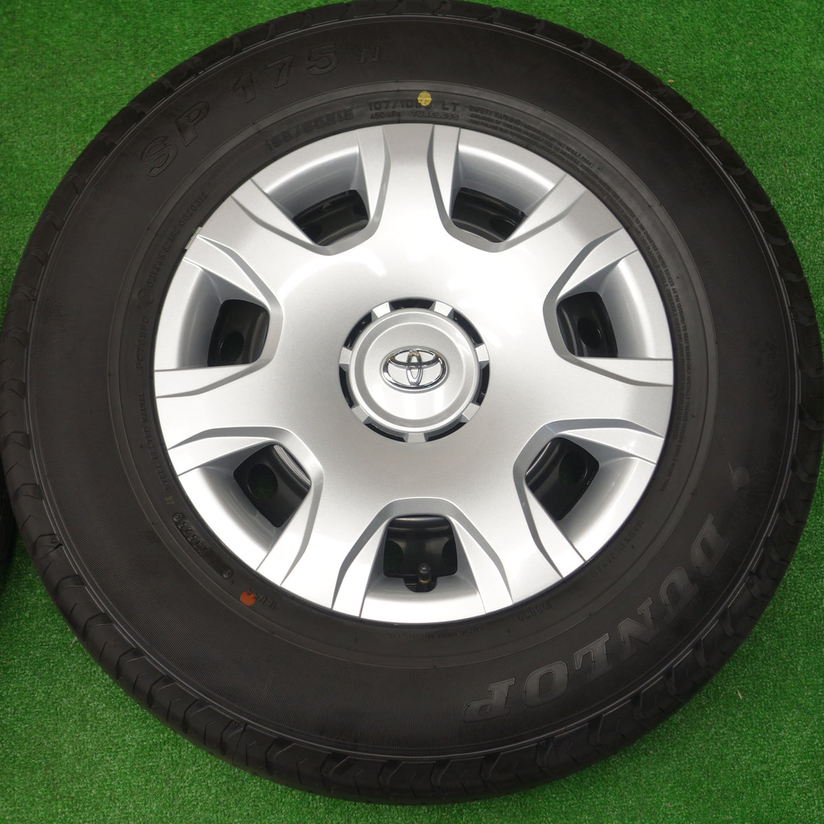 新車外し!25年★トヨタ 200系 ハイエース 純正 スチール 195/80R15 107/105S ダンロップ SP175N 15インチ PCD139.7/6H★5120701KTノ