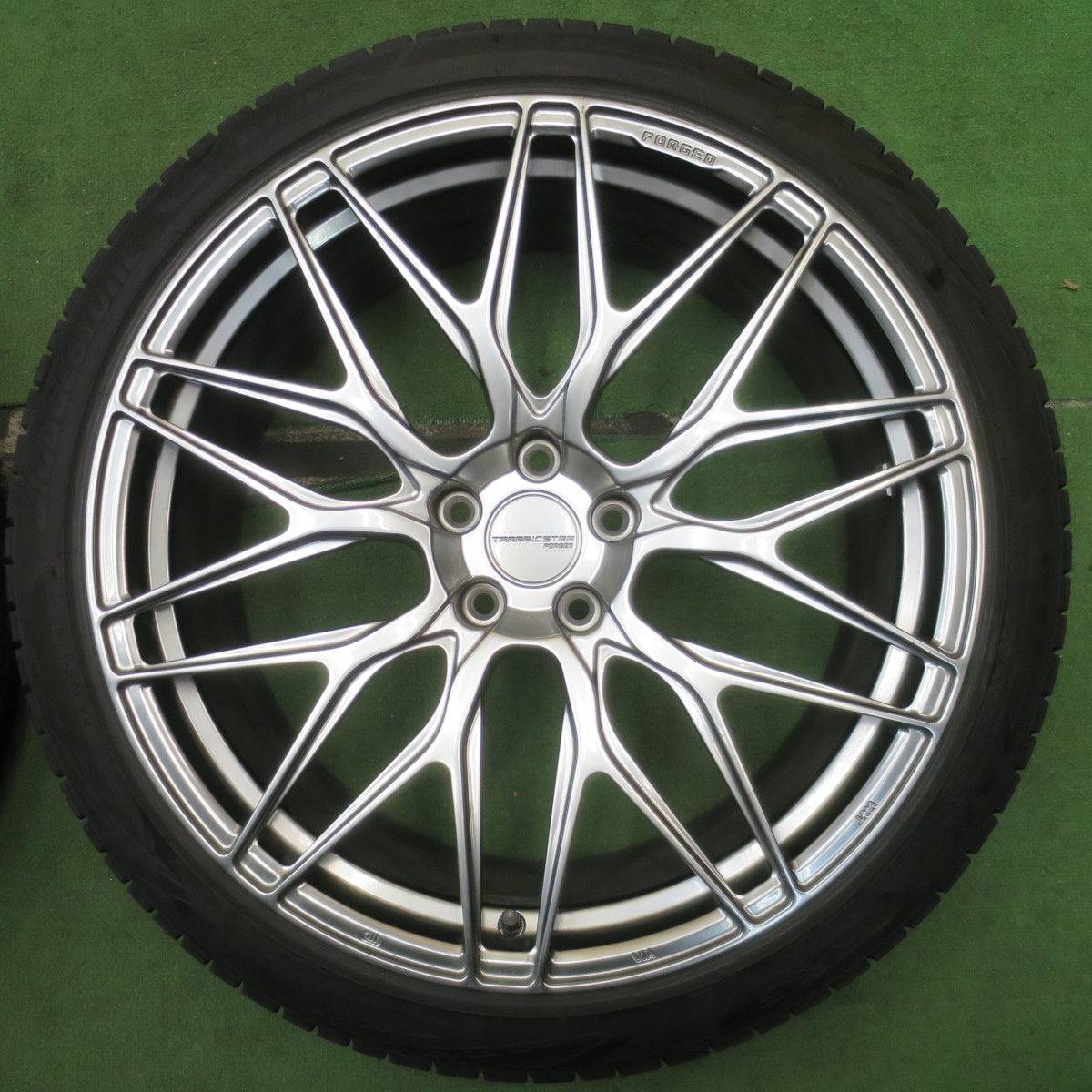 バリ溝!23年!キレイ!9.5分★TRAFFICSTAR FORGED 225/45R21 スタッドレス ブリヂストン ブリザック VRX3 トラフィックスター 鍛造 21インチ PCD114.3/5H★5100203NJス