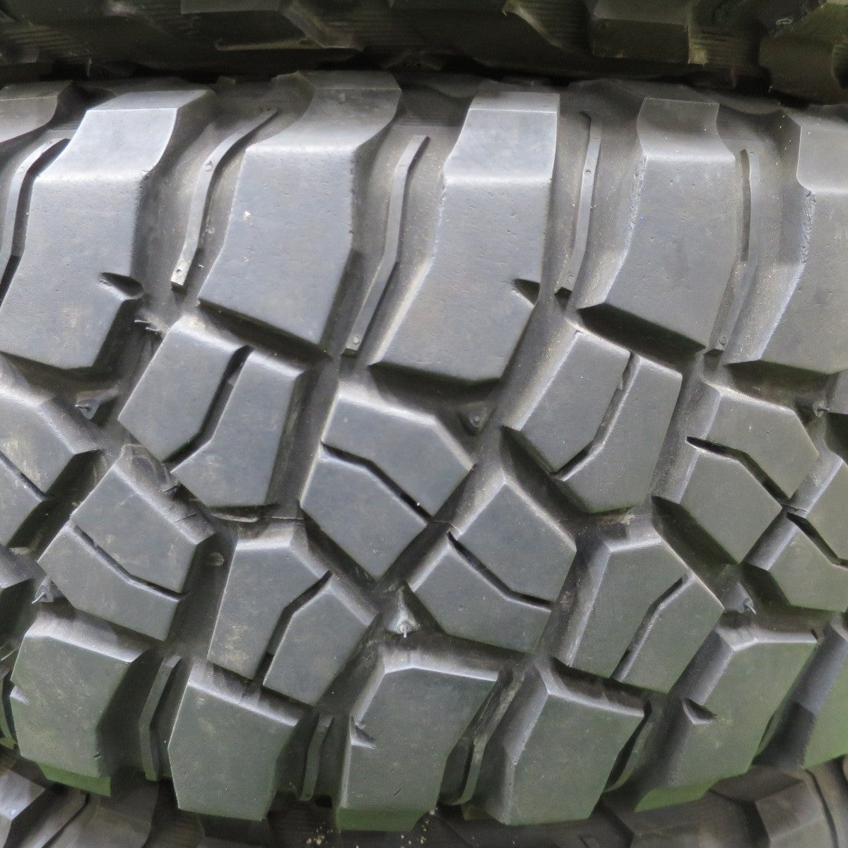 バリ溝!9.5分★MLJ XTREME-J XJ03 235/70R16 110/107Q BFグッドリッチ Mud-Terrain T/A KM3 エクストリームJ 16インチ PCD114.3/5H★6021401ナノ