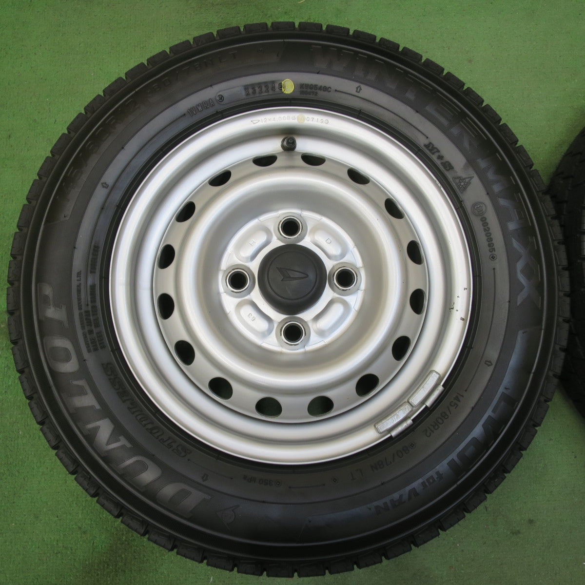 バリ溝!24年!キレイ!ほぼ10分★ダイハツ ハイゼット 純正 スチール 145/80R12 80/78N スタッドレス ダンロップ ウインターマックス LV01 12インチ PCD100/4H★5092909イス