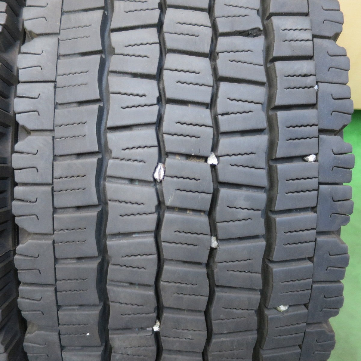 2本価格!24年★トラック タイヤ 245/70R19.5 136/134J スタッドレス ダンロップ デクテス SP081 DECTES 19.5インチ★5103117イスタ
