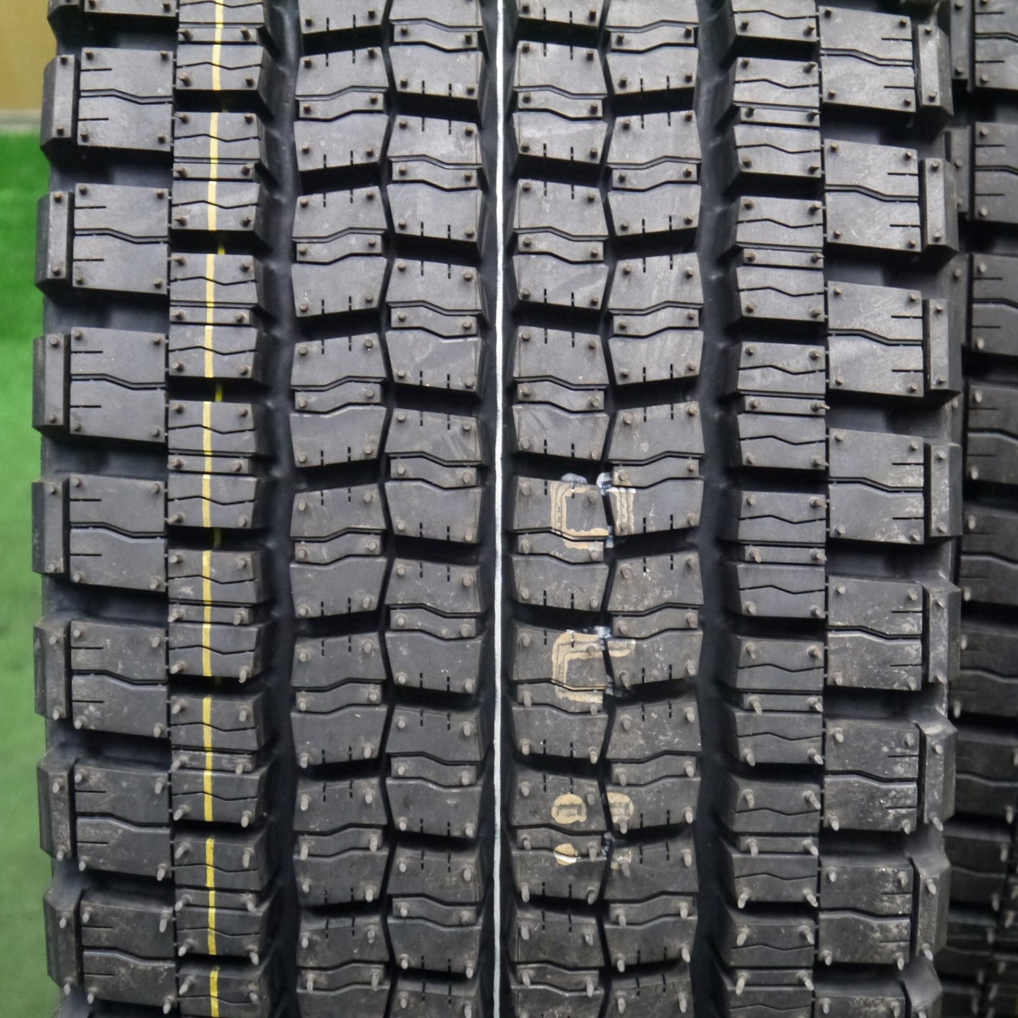 未使用!24年!2本★トラック タイヤ 245/70R19.5 136/134J スタッドレス ダンロップ デクテス SP001 19.5インチ DECTES★5061107KKスタ