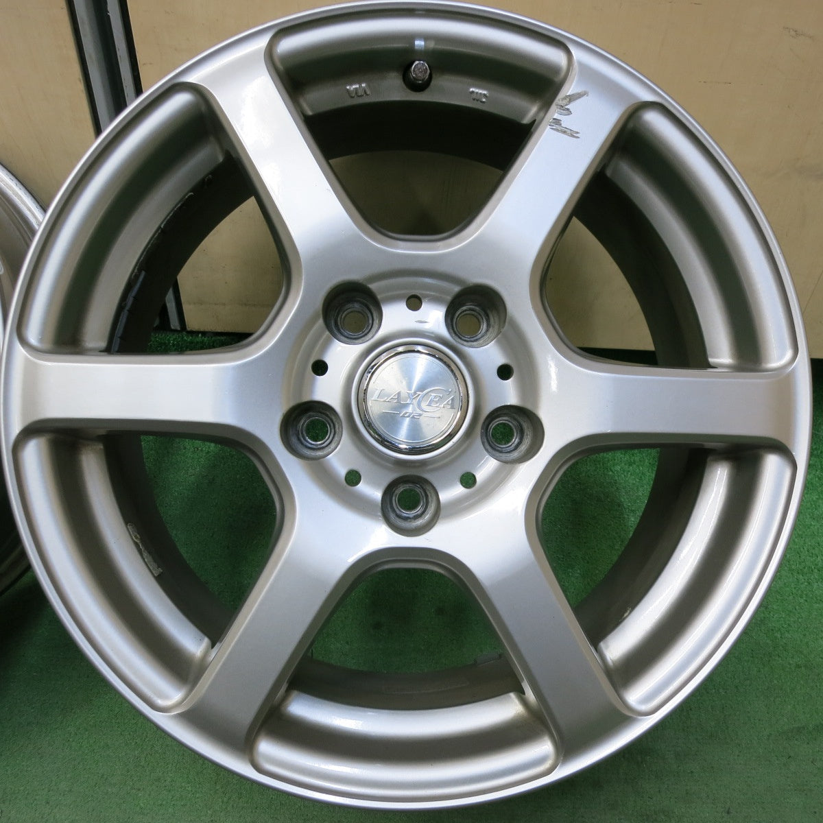 キレイ★LAYCEA 02 16インチ ホイール レイシア 16×6.5J PCD114.3/5H★5051306SYホ