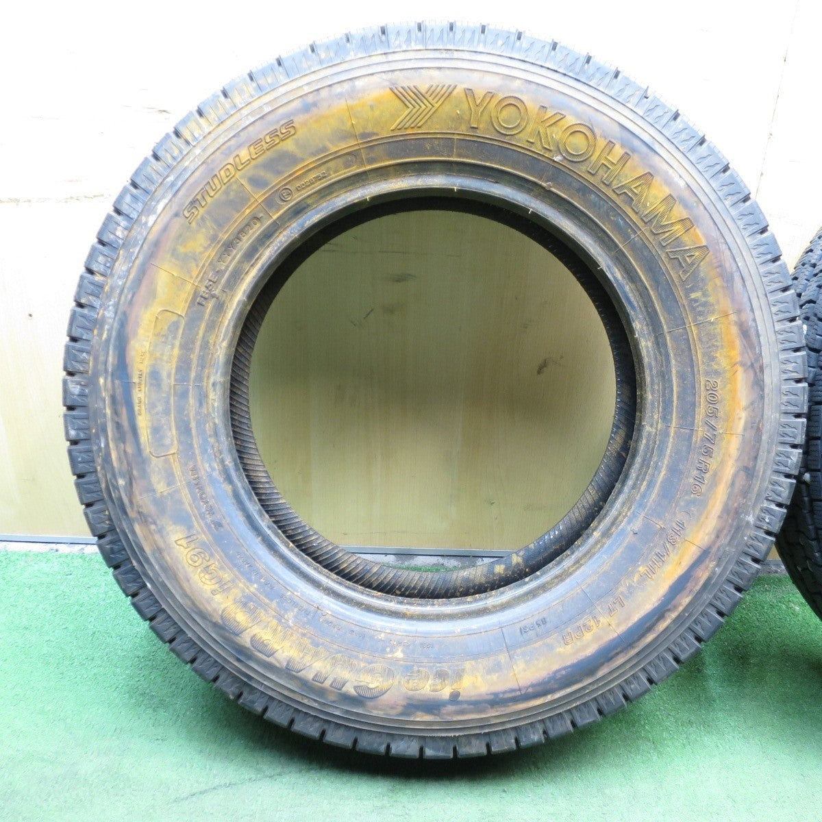 バリ溝!20年!9.5分以上★トラック タイヤ 205/75R16 113/111L 12PR スタッドレス ヨコハマ アイスガード iG91★4052505クスタ