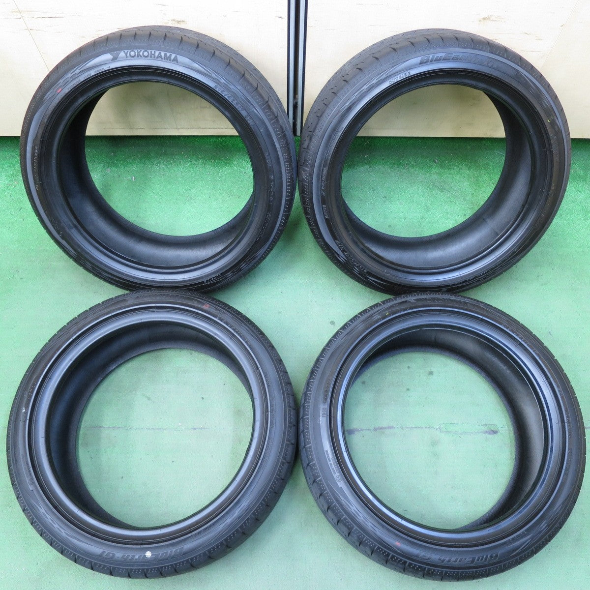 新車外し!24年★215/45R17 ヨコハマ BluEarth-GT AE51 タイヤ 17インチ カローラ ツーリング プリウス 86 BRZ 等★5051704イノタ