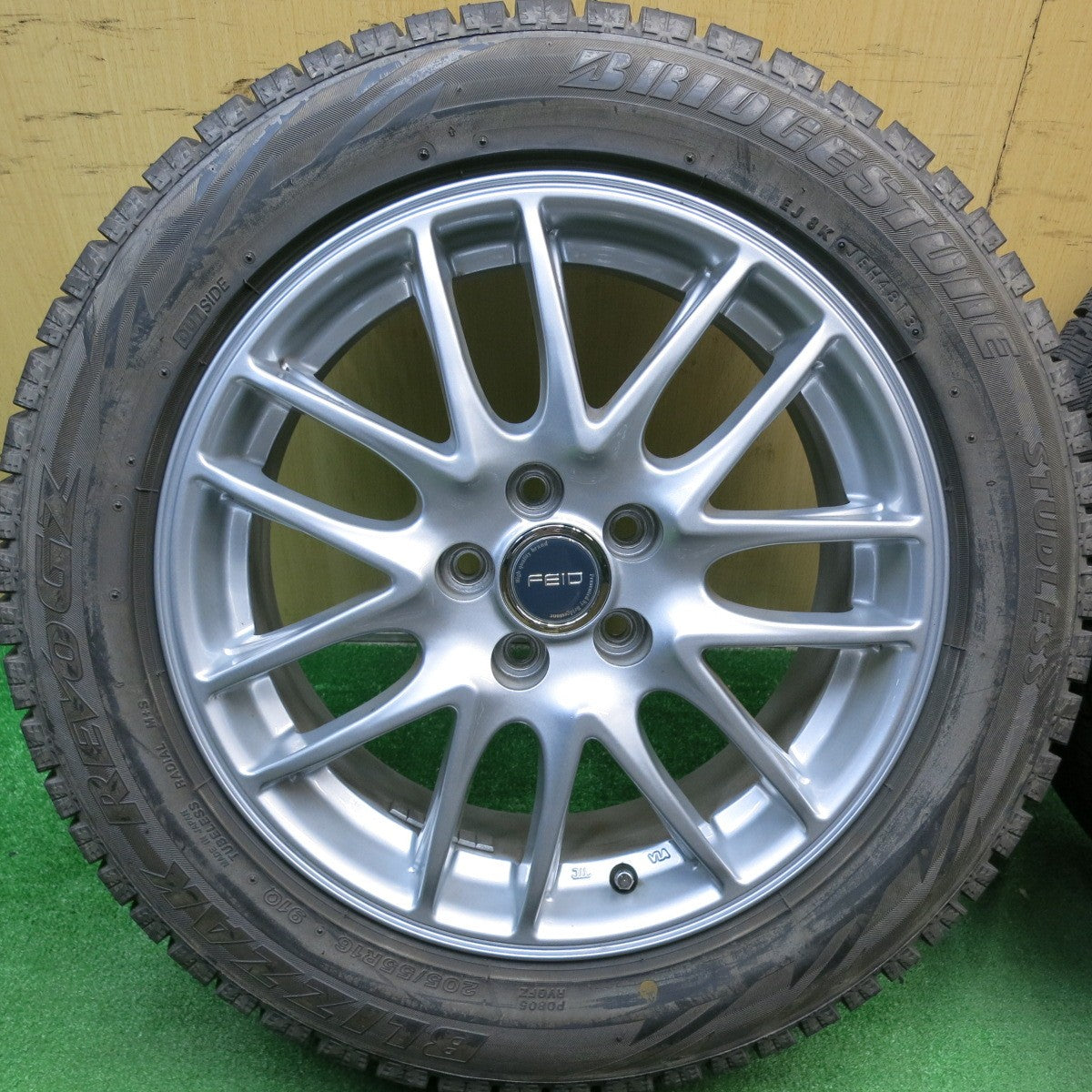 バリ溝!キレイ!9.5分★インプレッサ 等 205/55R16 スタッドレス ブリヂストン ブリザック REVO GZ FEID 16インチ PCD100/5H★5042205TNス
