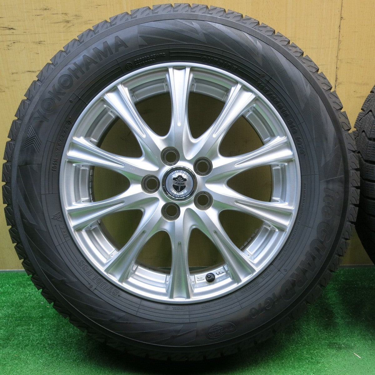 バリ溝!22年!キレイ!9.5分★プリウス 等 195/65R15 スタッドレス ヨコハマ アイスガード iG70 JOKER ジョーカー 15インチ PCD100/5H★5042503NJス
