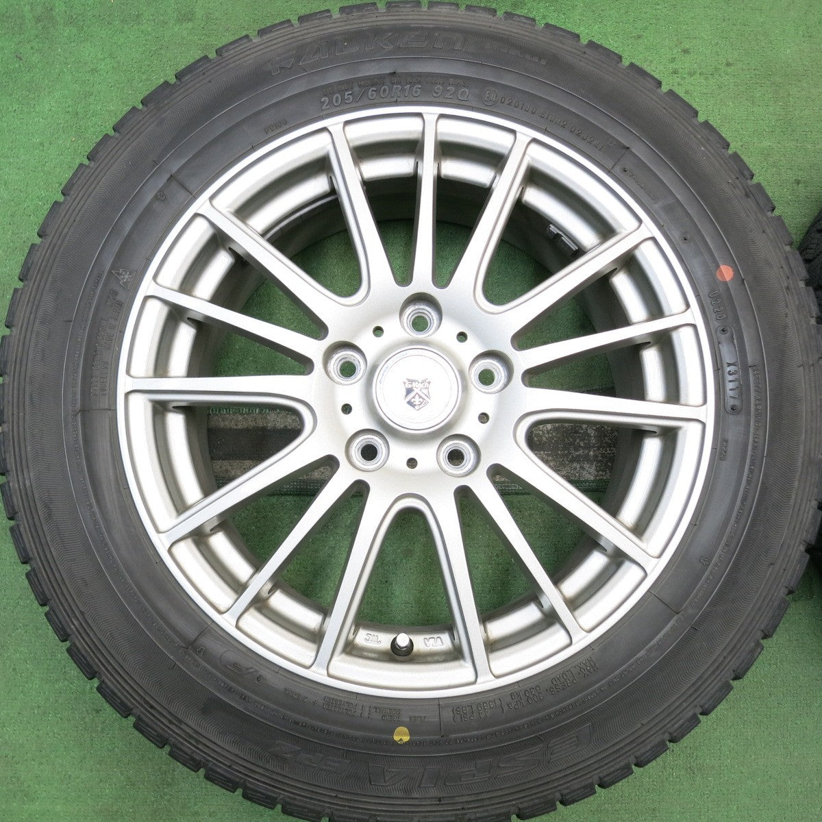 バリ溝!キレイ!9.5分★スタッドレス 205/60R16 ファルケン エスピア EPZ GMach 16インチ PCD114.3/5H★5092008HAス