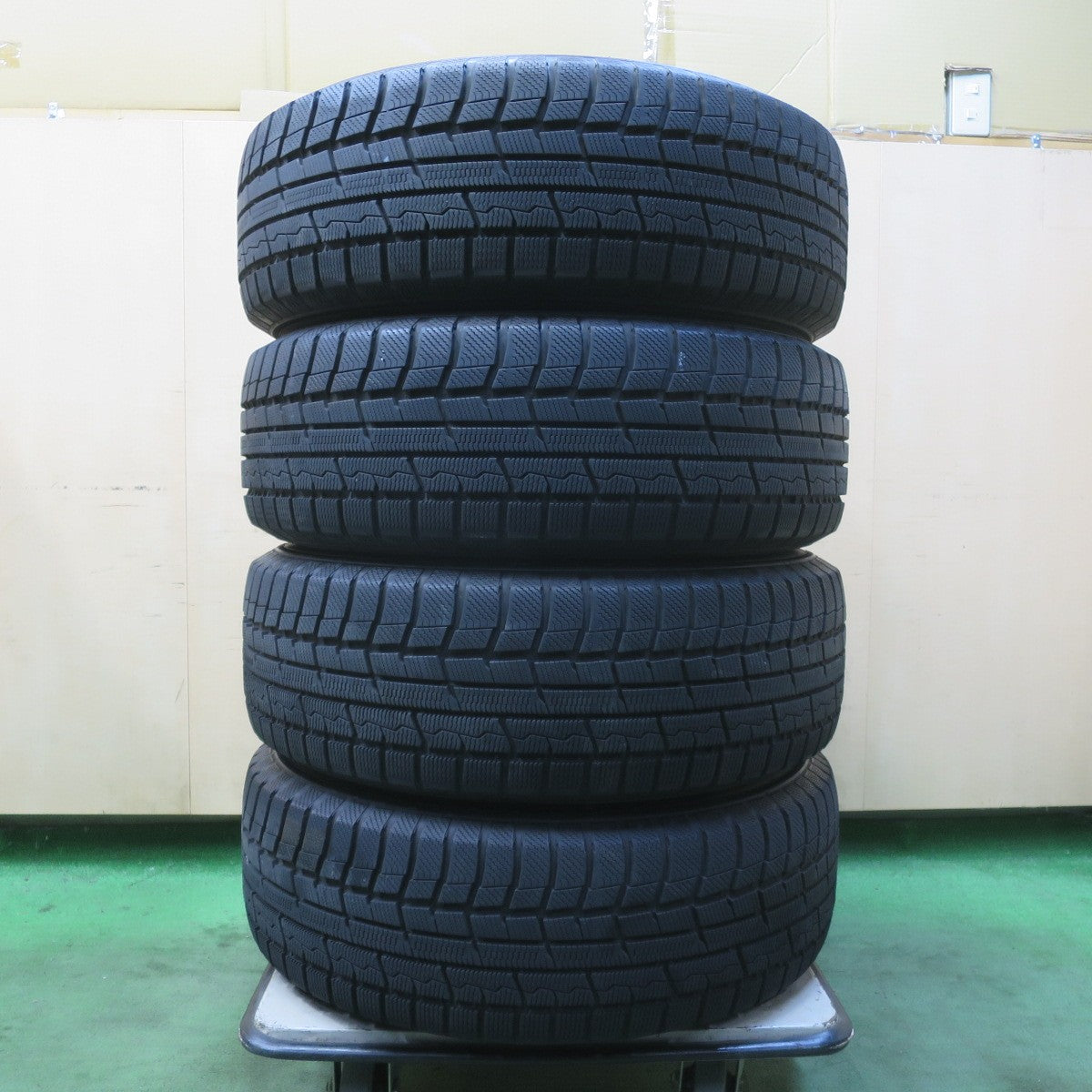 バリ溝!9.5分★スタッドレス 215/65R16 トーヨー ウインター トランパス TX STRANGER ストレンジャー 16インチ PCD114.3/5H★6021501IMス
