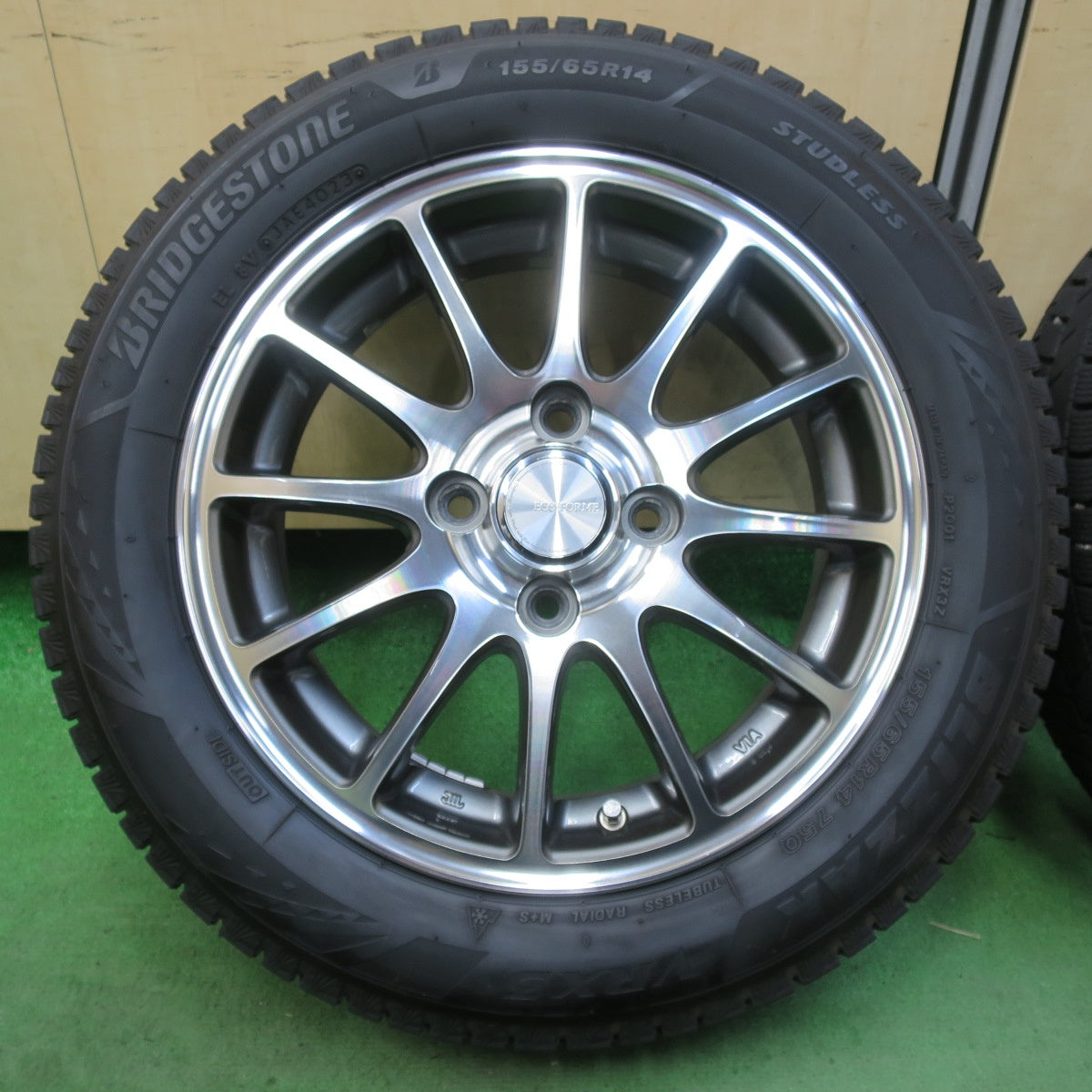 バリ溝!23年!キレイ!8.5分★スタッドレス 155/65R14 ブリヂストン ブリザック VRX3 ECO FORME エコフォルム 14インチ PCD100/4H★5051007イス