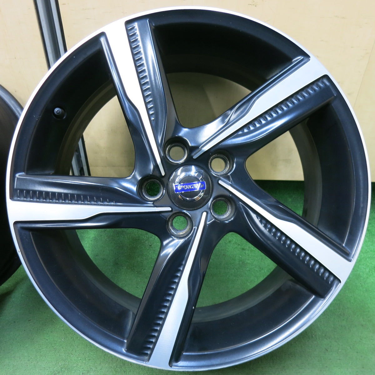 希少!4本価格★ボルボ V40 Rデザイン 純正 ホイール 18インチ 18×7.5J PCD108/5H★5071801SYホ