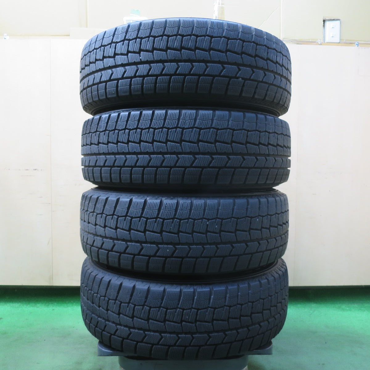 バリ溝!23年!キレイ!9分★プリウス 等 195/65R15 スタッドレス ダンロップ ウインターマックス WM02 TOPRUN トップラン 15インチ PCD100/5H★5102011イス