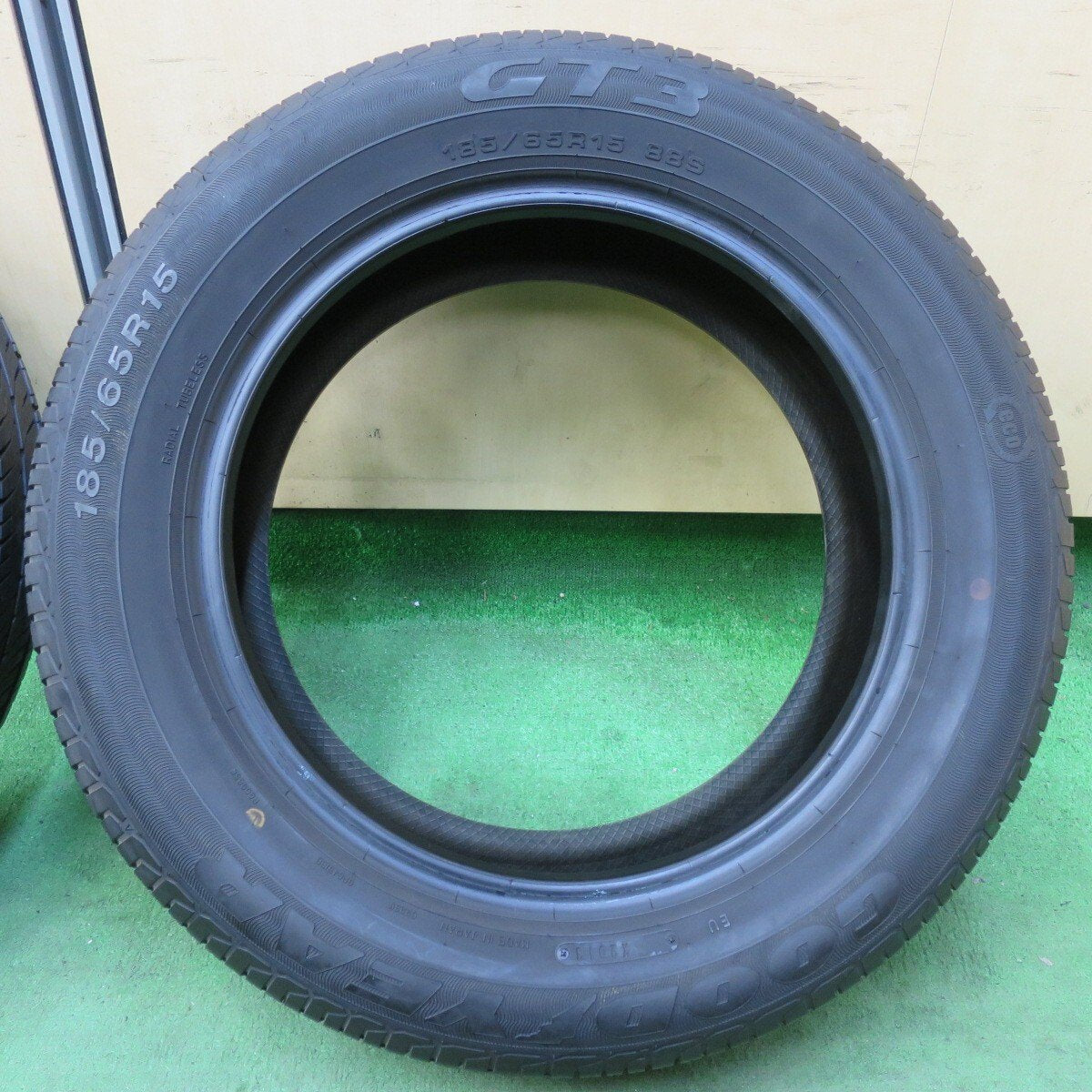 バリ溝!9分!2本★185/65R15 グッドイヤー GT3 タイヤ 15インチ シエンタ プリウス フリード 等★5012204イノタ