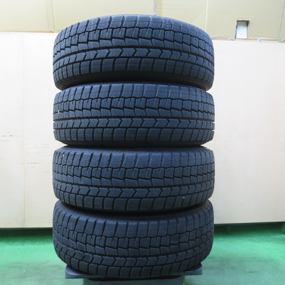 バリ溝!23年!キレイ!9.5分★スタッドレス 195/65R15 ダンロップ ウインターマックス WM02 TEAD テッド 15インチ PCD114.3/5H★5032607イス