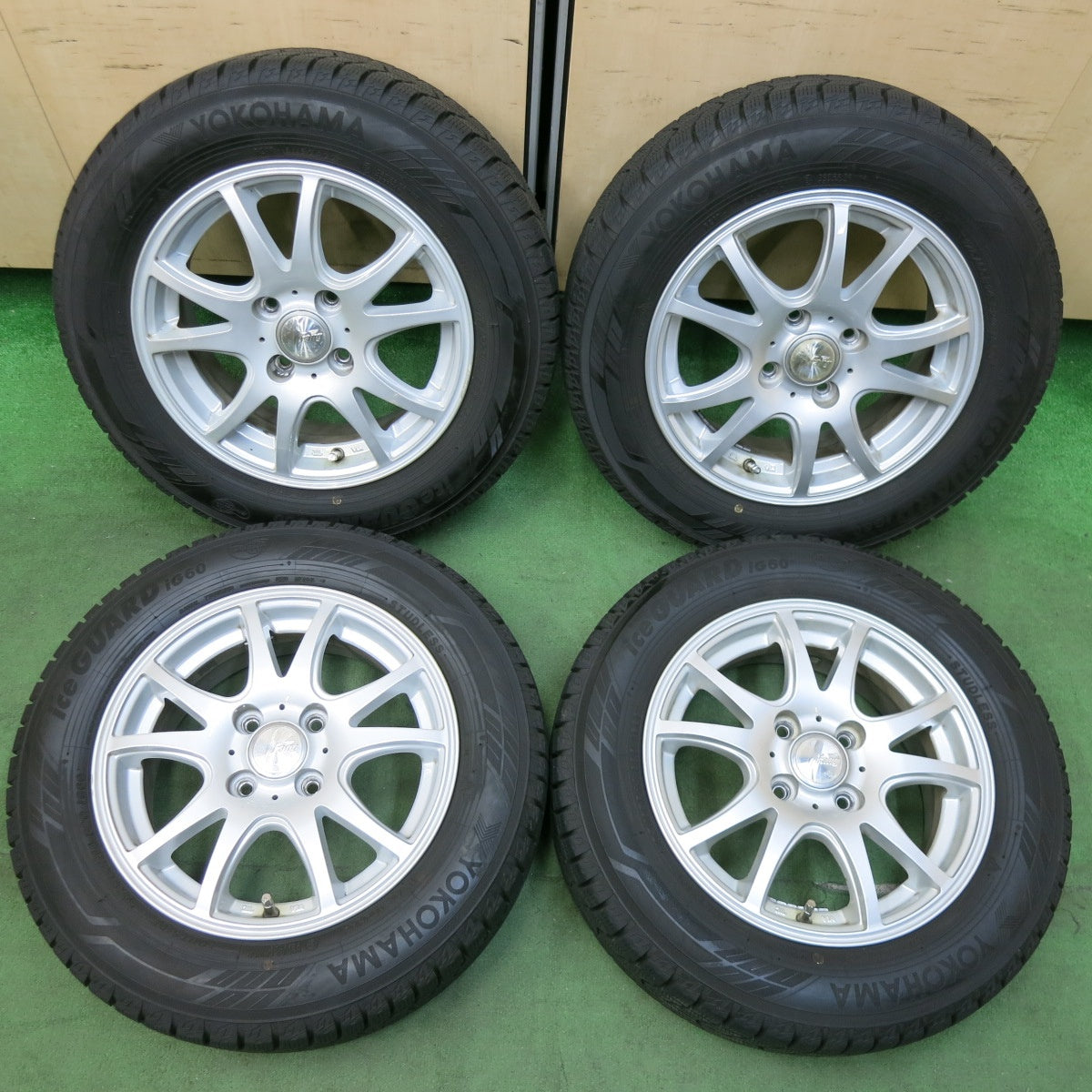 送料無料] バリ溝！22年！9.5分以上☆スタッドレス 175/65R14