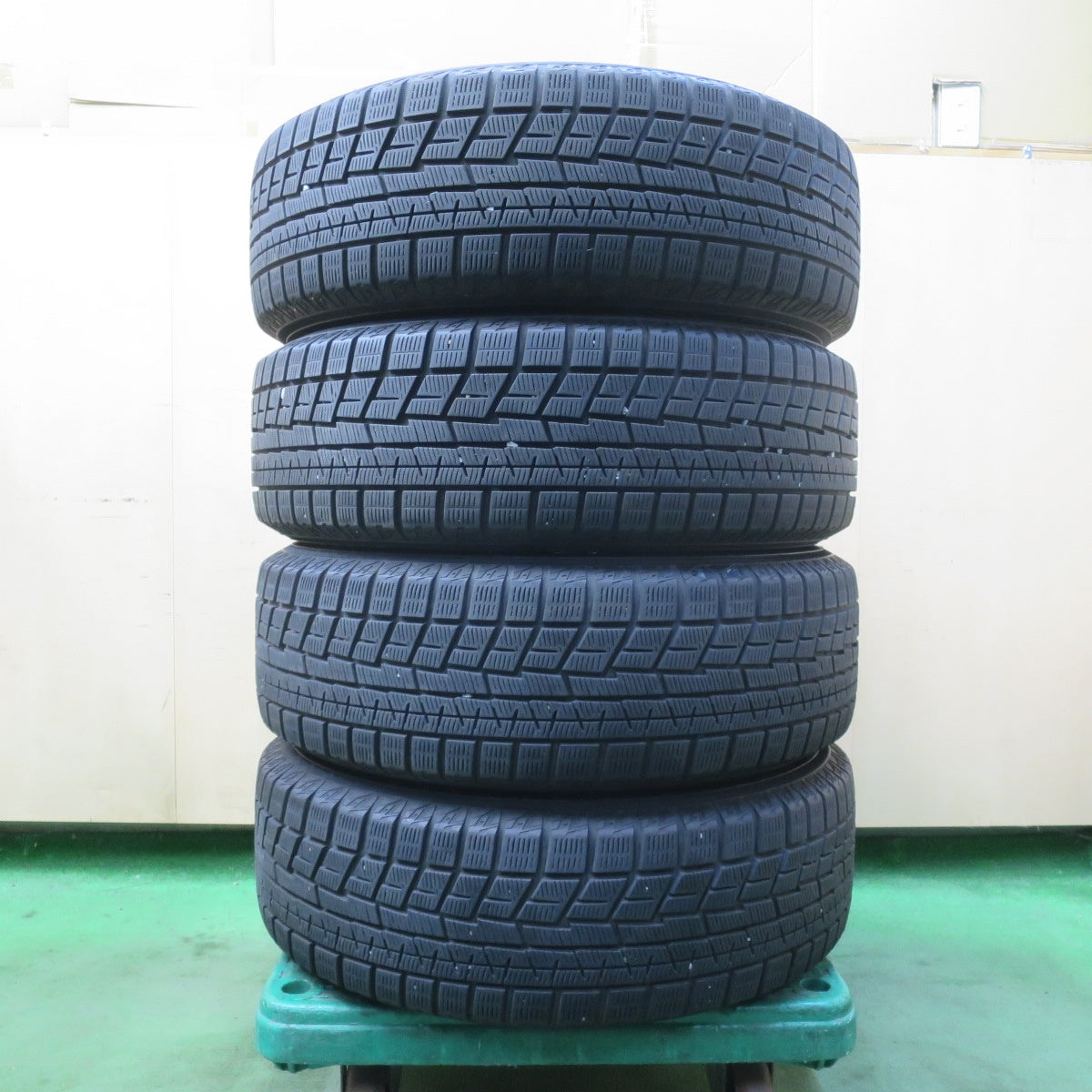 バリ溝!キレイ!9.5分★日産 デュアリス 純正 215/60R17 スタッドレス ヨコハマ アイスガード iG60 17インチ PCD114.3/5H★6022503イス