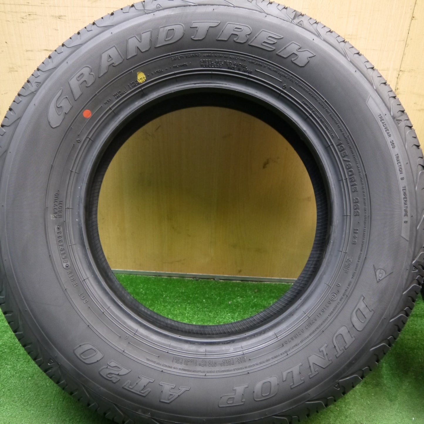 新車外し!23年★195/80R15 ダンロップ AT20 グラントレック 15インチ タイヤ ジムニー シエラ ハイエース 等★5070807Hノタ