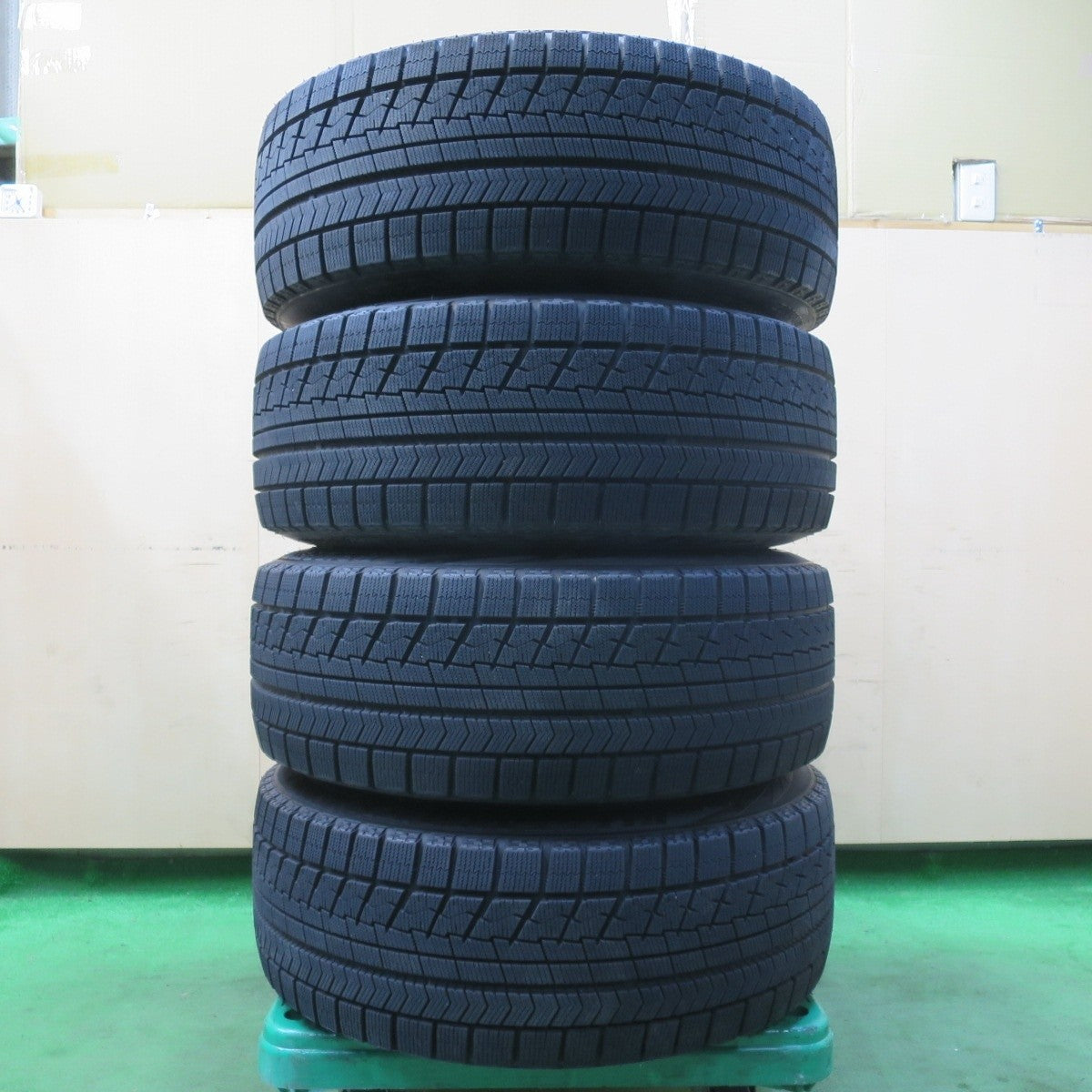 バリ溝!キレイ!9.5分★ワーゲン 等 BORBET 235/45R18 スタッドレス ブリヂストン ブリザック VRX 18インチ ボルベット PCD112/5H★5022103イス