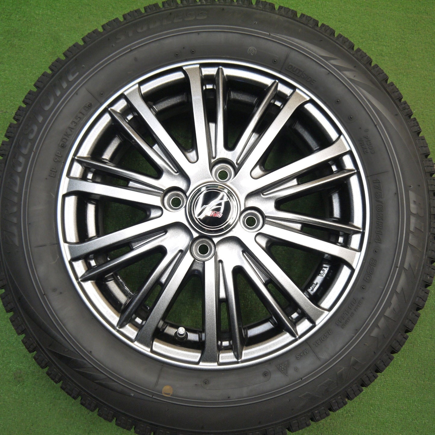 バリ溝!キレイ!ほぼ10分★スタッドレス 175/65R14 ブリヂストン ブリザック VRX Fang ファング 14インチ PCD100/4H★5042204Hス