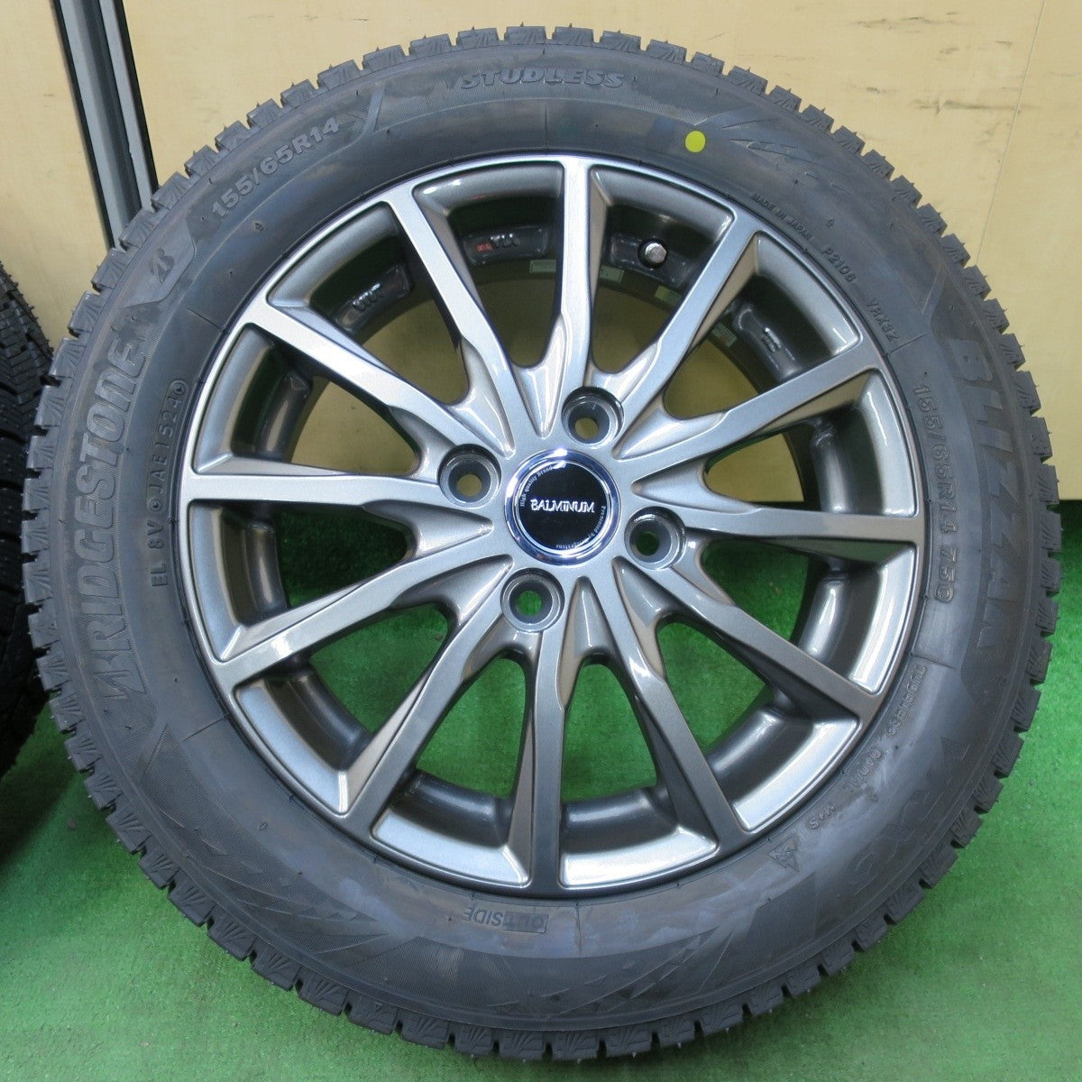 未使用!24年★スタッドレス 155/65R14 ブリヂストン ブリザック VRX3 BALMINUM バルミナ 14インチ PCD100/4H★4122703イス