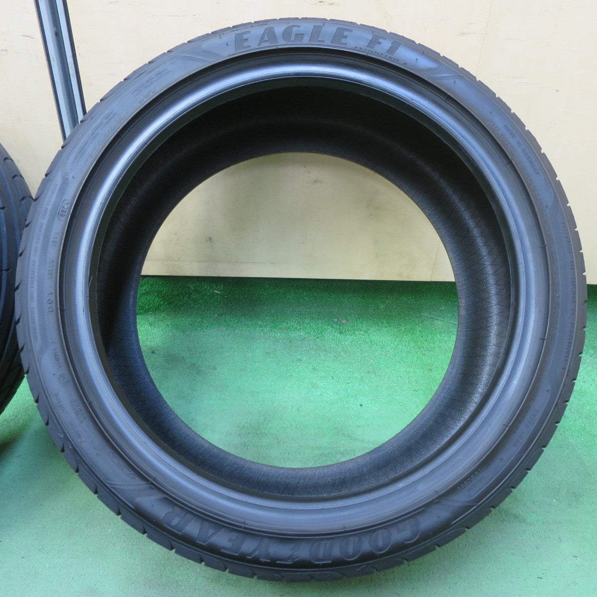 バリ溝!24年!9.5分★235/40R18 グッドイヤー イーグル F1 タイヤ 18インチ シビック スカイライン ランエボ マークX ベンツ 等★5092304イノタ
