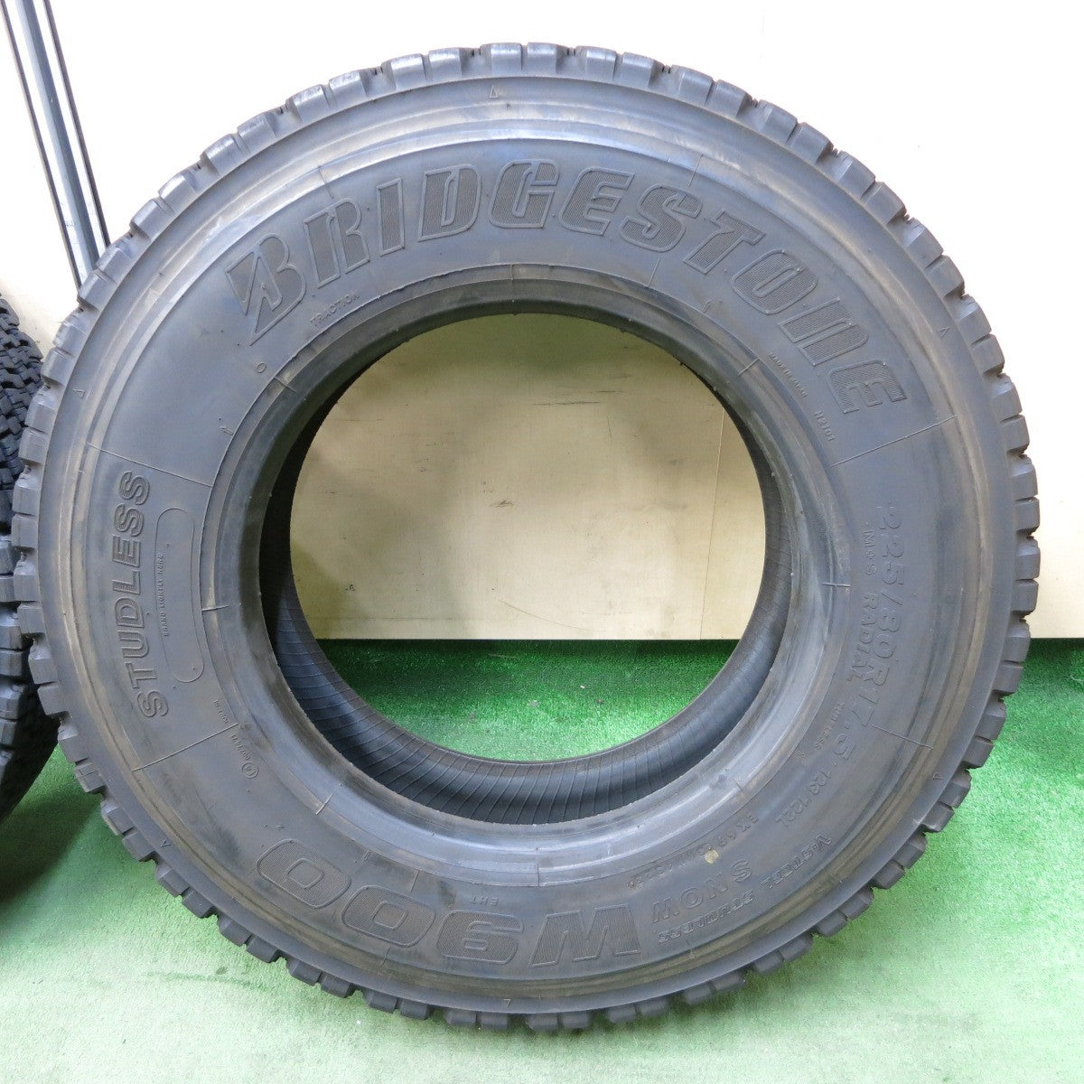 バリ溝!23年!9分!2本★トラック タイヤ 225/80R17.5 123/122L スタッドレス ブリヂストン W900 17.5インチ★5111702ナスタ