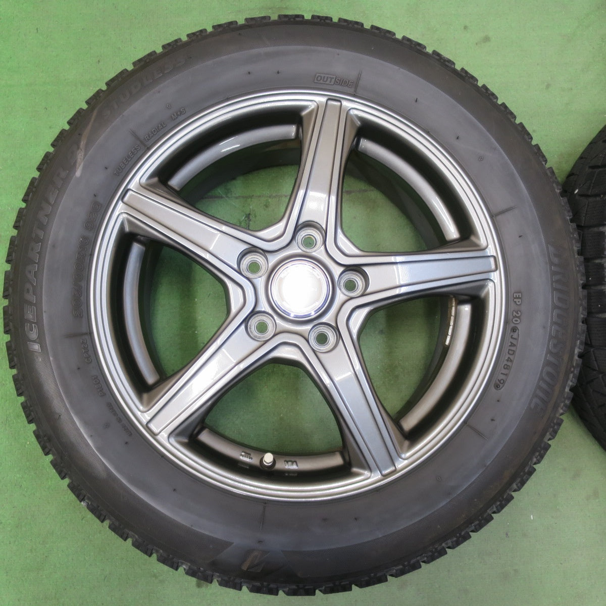 キレイ★スタッドレス 205/60R16 ブリヂストン アイスパートナー2 TOPRUN トップラン 16インチ PCD114.3/5H★5092905イス