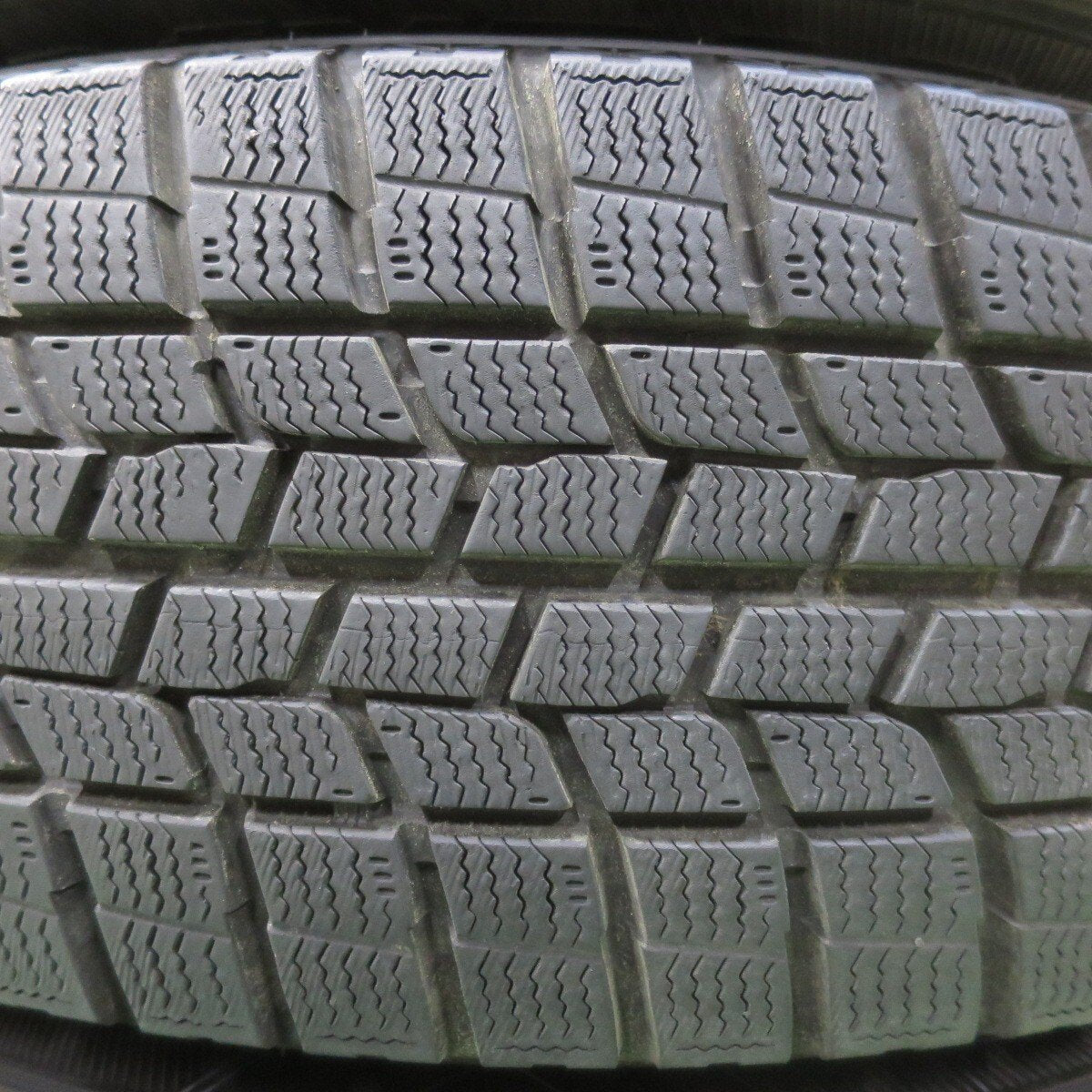 バリ溝!キレイ!9.5分以上★スタッドレス 215/60R17 グッドイヤー アイスナビ6 ravrion LUMIERE ラブリオン 17インチ PCD114.3/5H★5032007イス