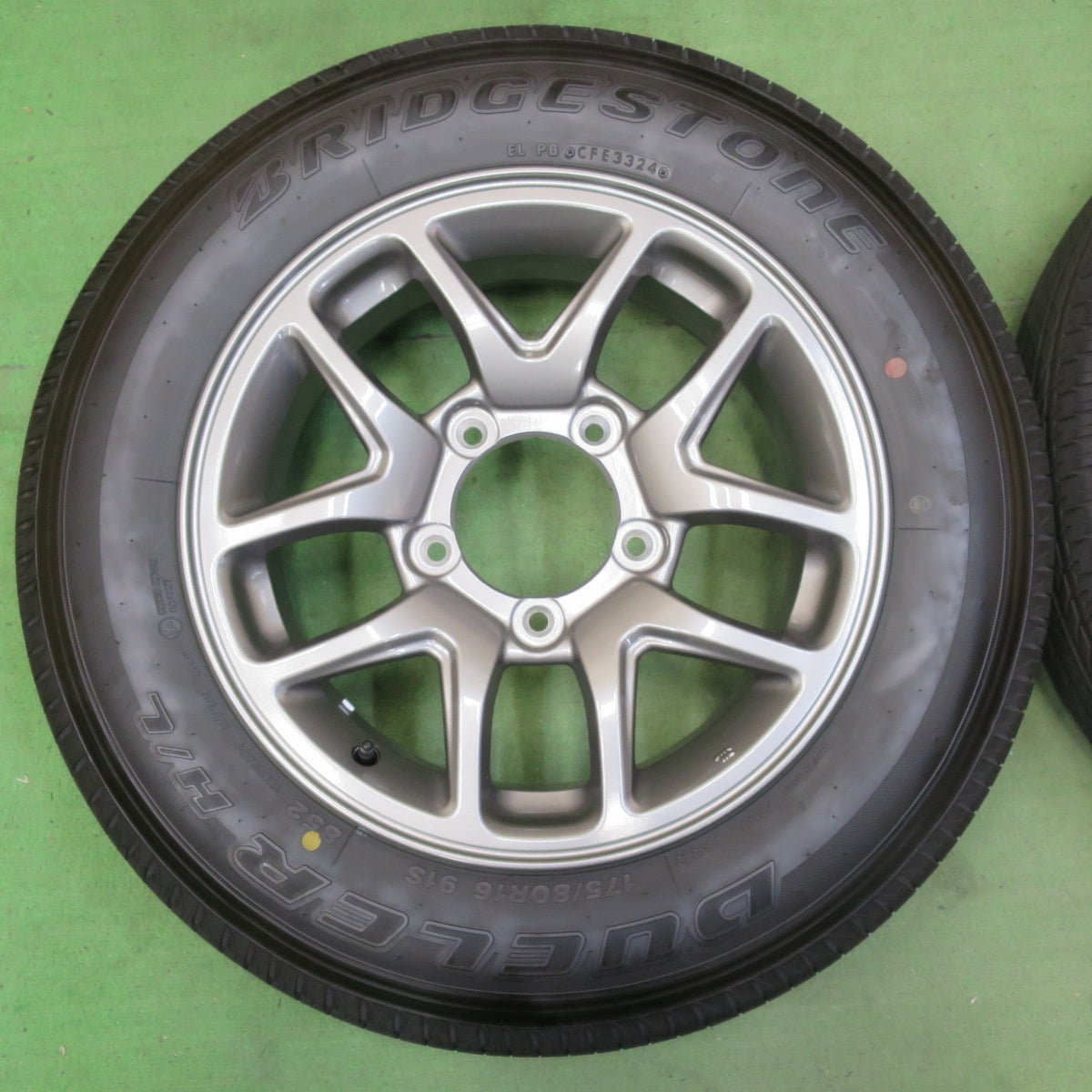 新車外し!24年★スズキ JB64W ジムニー 純正 175/80R16 ブリヂストン デューラー H/L 852 DUELER 16インチ PCD139.7/5H★5052612イノ