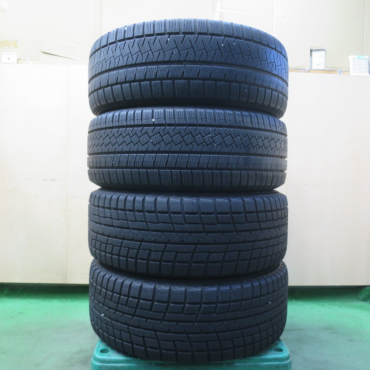 バリ溝!24年!ほぼ10分◎トヨタ 30系 アルファード ヴェルファイア 純正 235/50R18 スタッドレス ピレリ アイス アシンメトリコ ヨコハマ アイスガード iG52C 18インチ PCD114.3/5H◎6081907イス