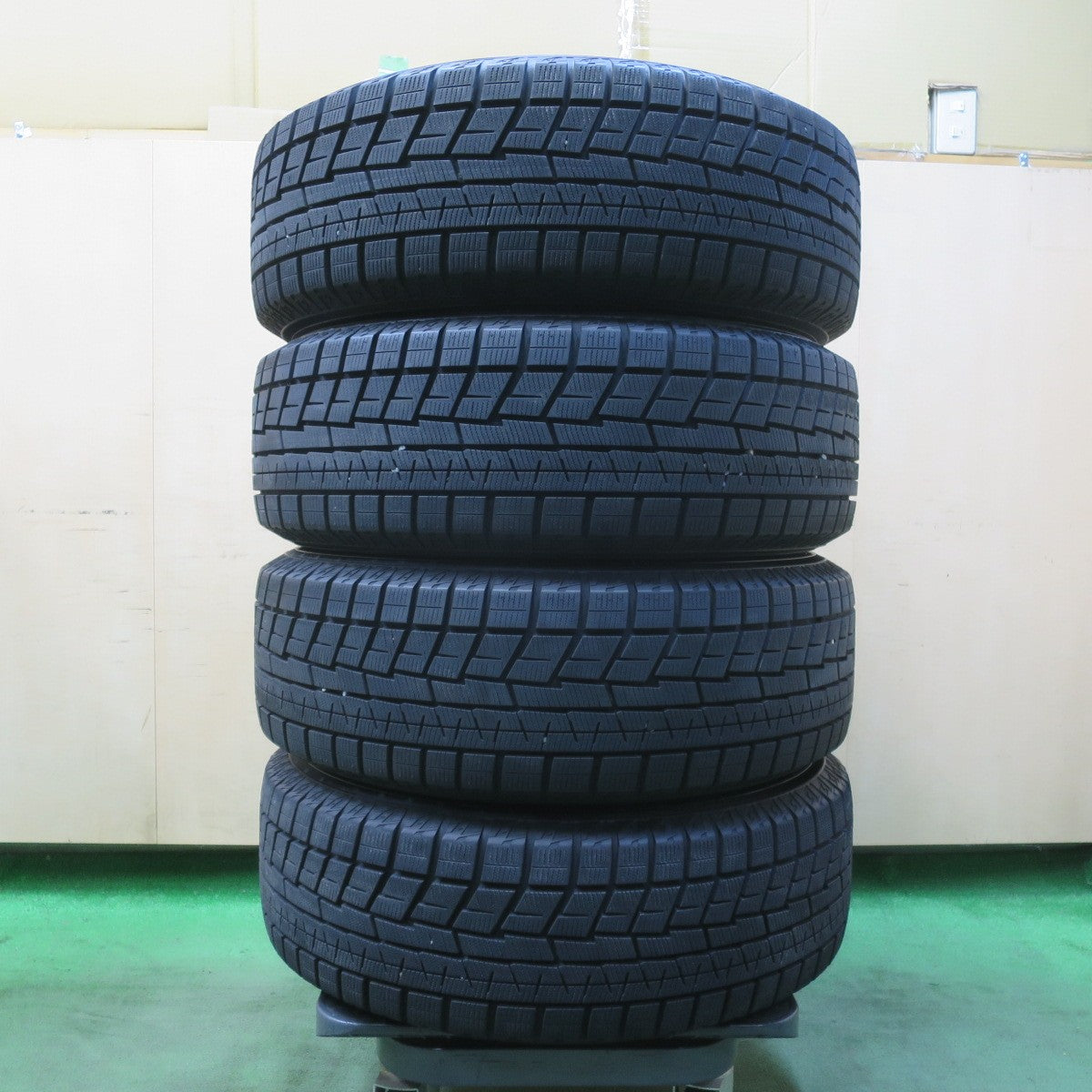 バリ溝!23年!キレイ!9.5分以上★スタッドレス 215/60R16 ヨコハマ アイスガード iG60 NIRVANA NV ニルバーナ ニルヴァーナ 16インチ PCD114.3/5H★5111805イス