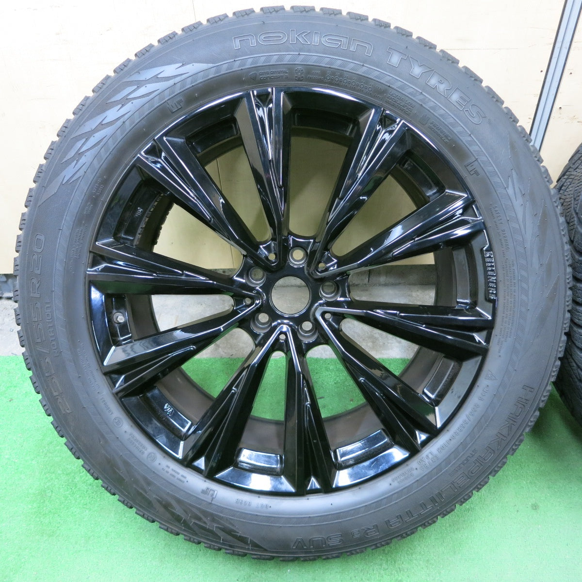 バリ溝!キレイ!8.5分★BMW 等 KELLENERS 255/55R20 スタッドレス ノキアンタイヤ ハッカペリッタ R3 SUV ケレナーズ 20インチ PCD112/5H★5041102ナス