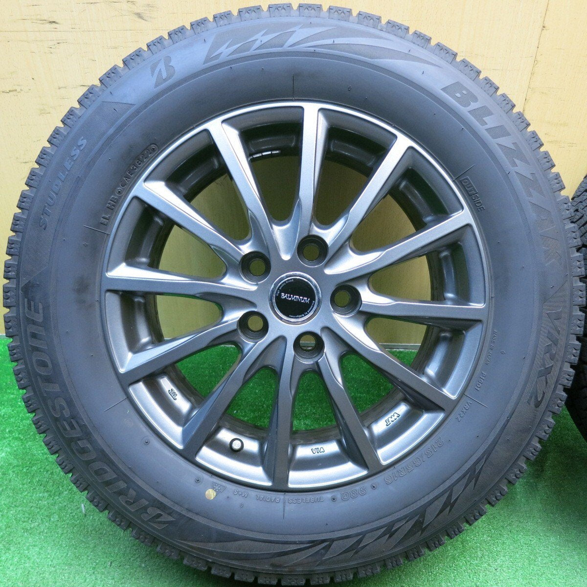 バリ溝!22年!キレイ!9分★スタッドレス 215/65R16 ブリヂストン ブリザック VRX2 BALMINUM バルミナ 16インチ PCD114.3/5H★5031602TNス