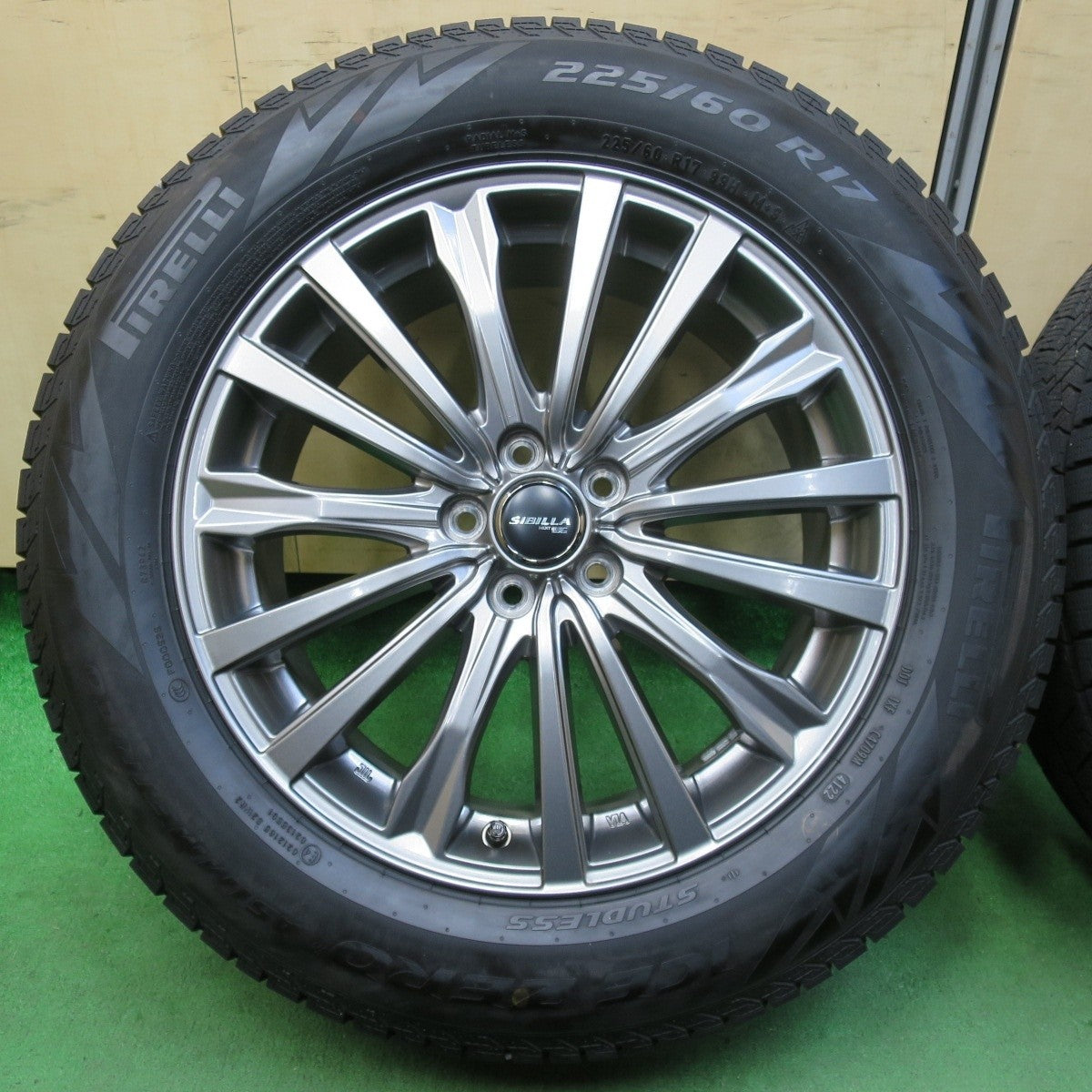 バリ溝!22年!キレイ!9.5分以上★フォレスター等 225/60R17 スタッドレス ピレリ アイスゼロ アシンメトリコ SIBILLA NEXT W5 シビラ PCD100/5H★4111106イス