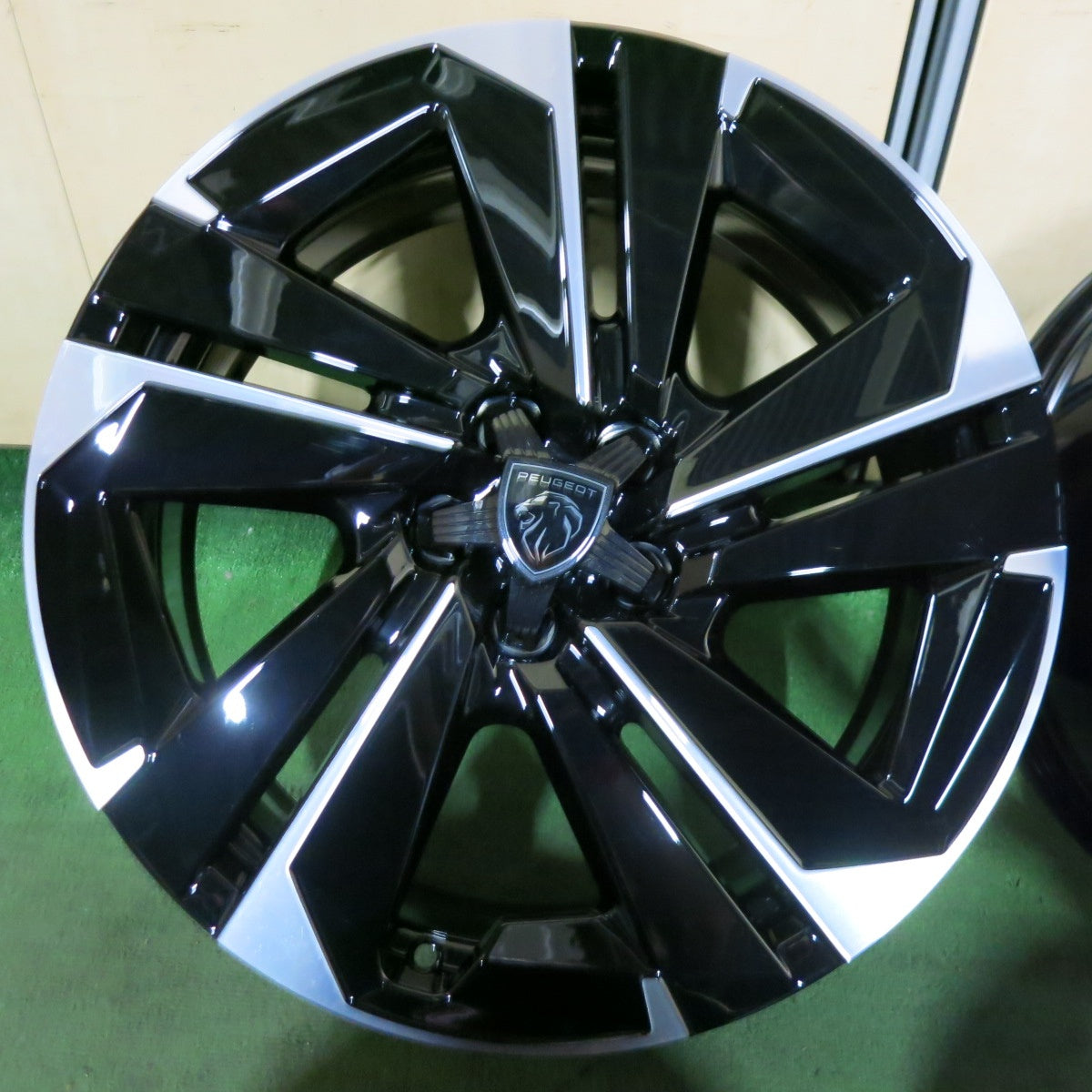 新車外し★プジョー 408 アリュール 純正 ホイール 19インチ 19×7J PEUGEOT PCD108/5H★5041805SYホ