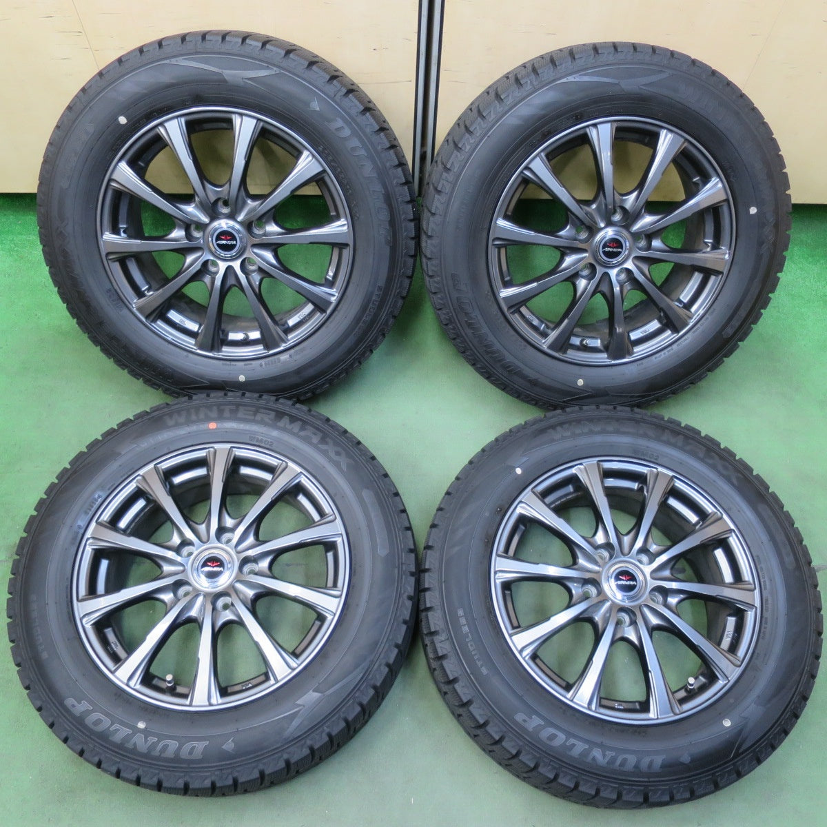 バリ溝!キレイ!9.5分★スタッドレス 205/65R16 ダンロップ ウインターマックス WM02 AIRNOVA SB10 エアノヴァ 16インチ PCD114.3/5H★5110813イス