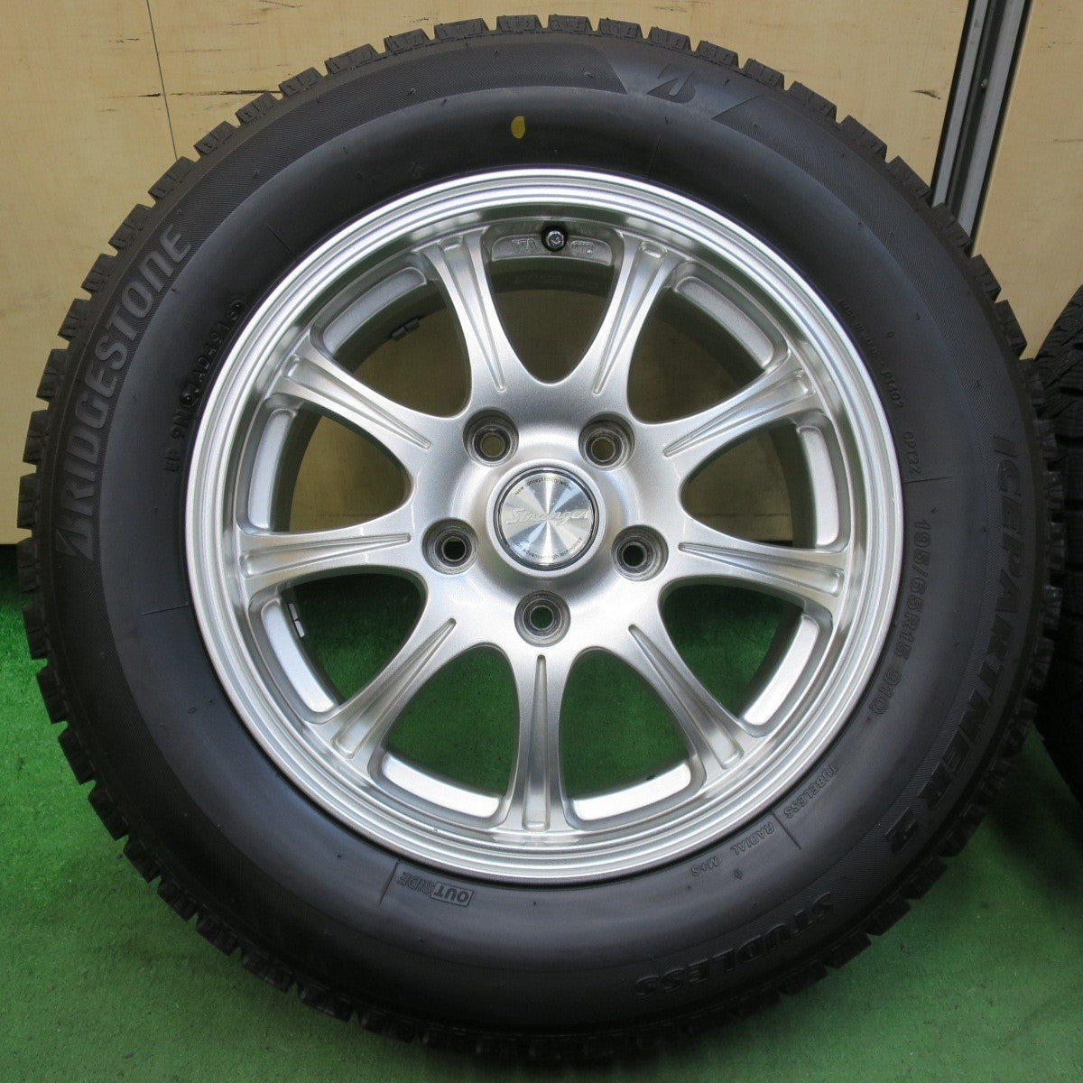 超バリ溝!キレイ!ほぼ10分★スタッドレス 195/65R15 ブリヂストン アイスパートナー2 Stranger ストレンジャー 15インチ PCD114.3/5H★5021118イス
