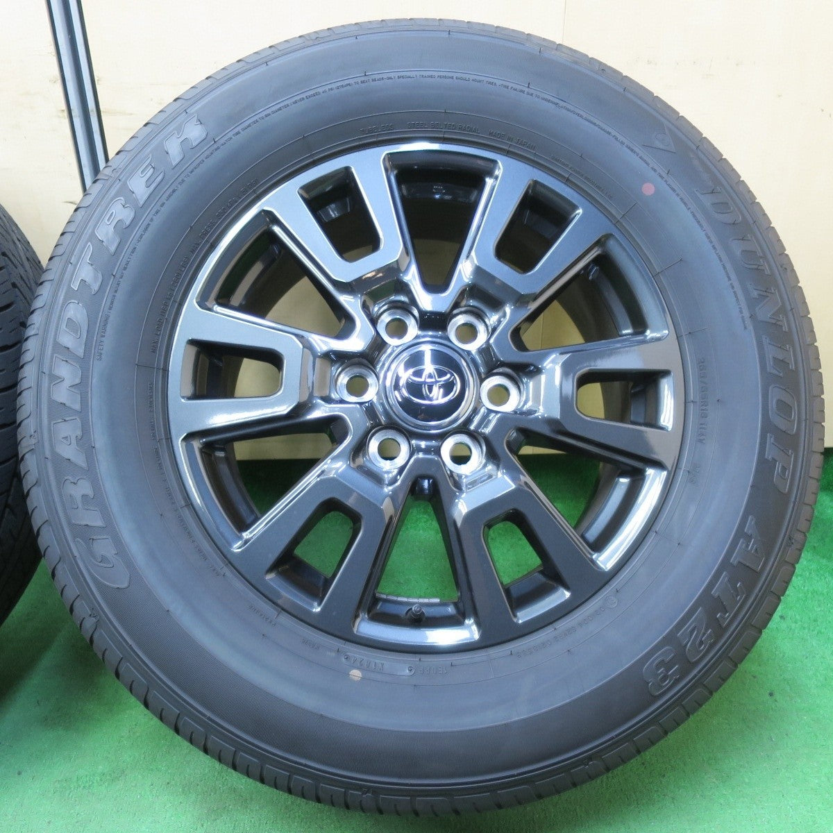 新車外し!24年★トヨタ ランクル 250 VX 純正 265/65R18 ダンロップ AT23 グラントレック 18インチ PCD139.7/6H★4082401イノ
