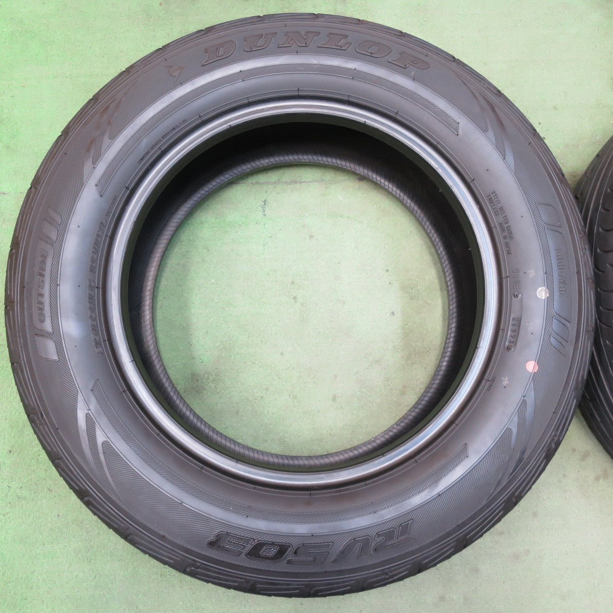 バリ溝!24年!9.5分★215/65R16 109/107L ダンロップ RV503 タイヤ 16インチ ハイエース キャラバン 等★5092208イノタ
