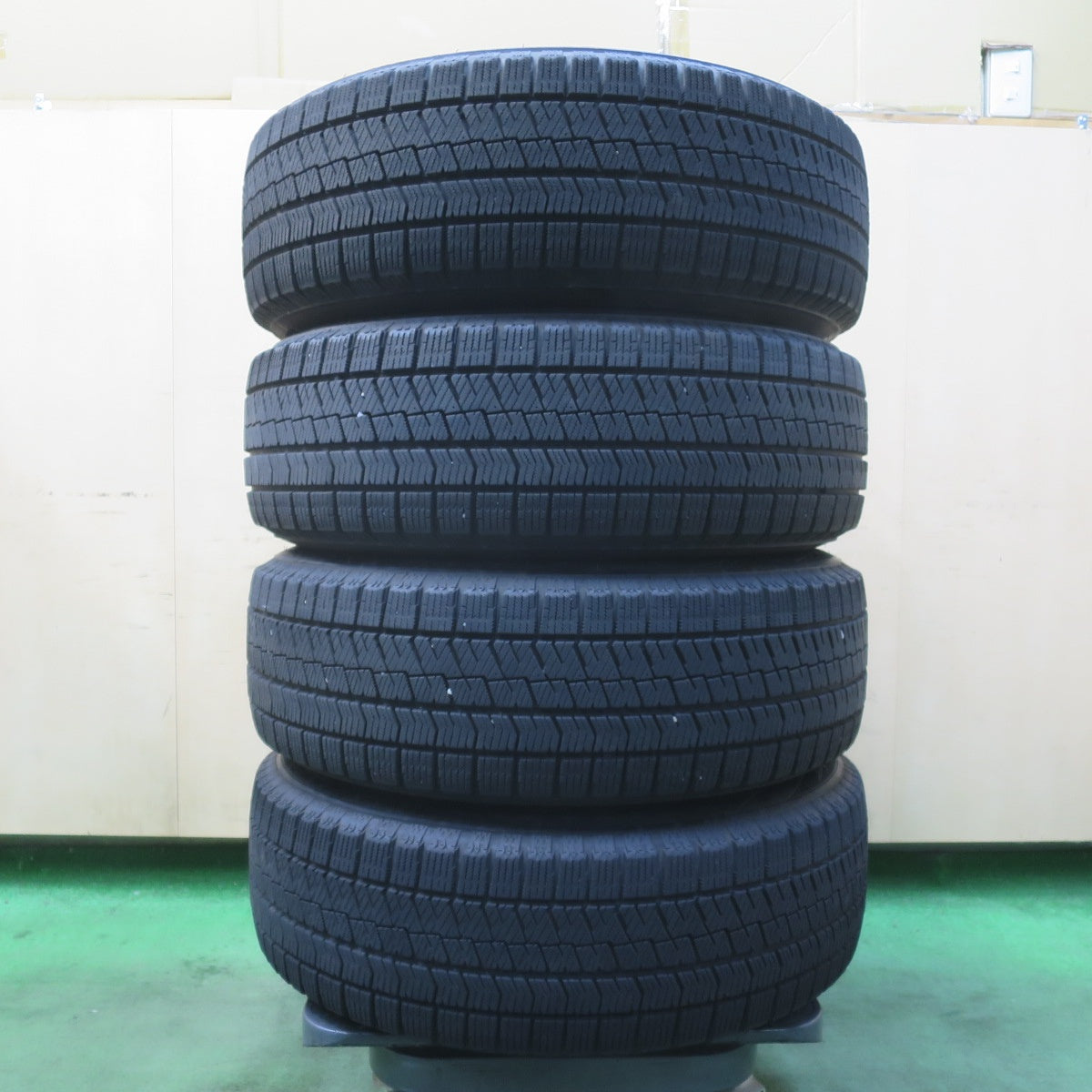 バリ溝!22年!8.5分★スタッドレス 195/65R15 ブリヂストン ブリザック VRX2 BALMINUM XR10 バルミナ 15インチ PCD114.3/5H★6011310イス