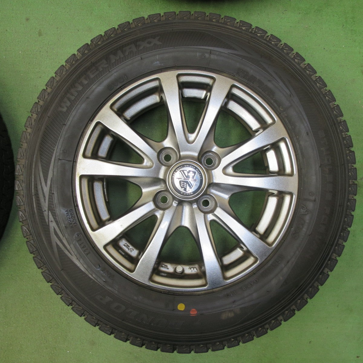バリ溝!キレイ!9.5分以上★スタッドレス 155R13 6PR ダンロップ ウインターマックス SV01 T.R.G. TRG 13インチ PCD100/4H★5080101TTス