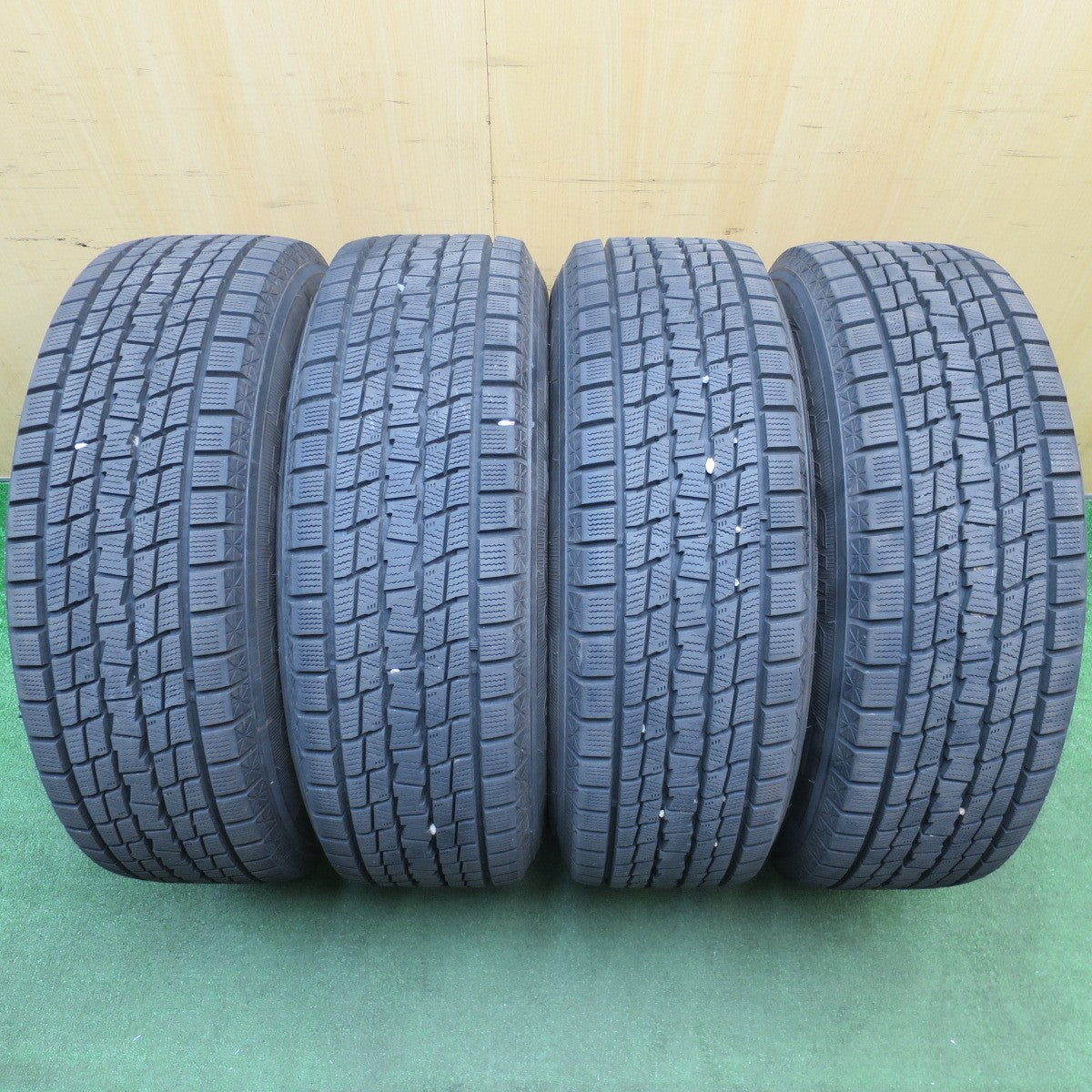 バリ溝!24年!キレイ!9.5分以上★スタッドレス 225/65R17 グッドイヤー アイスナビ SUV ravrion RS01 ラブリオン 17インチ PCD114.3/5H★6021007NJス